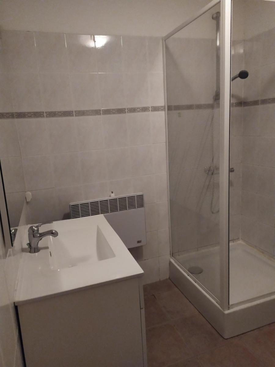 Family Room with Private Bathroom photo 2