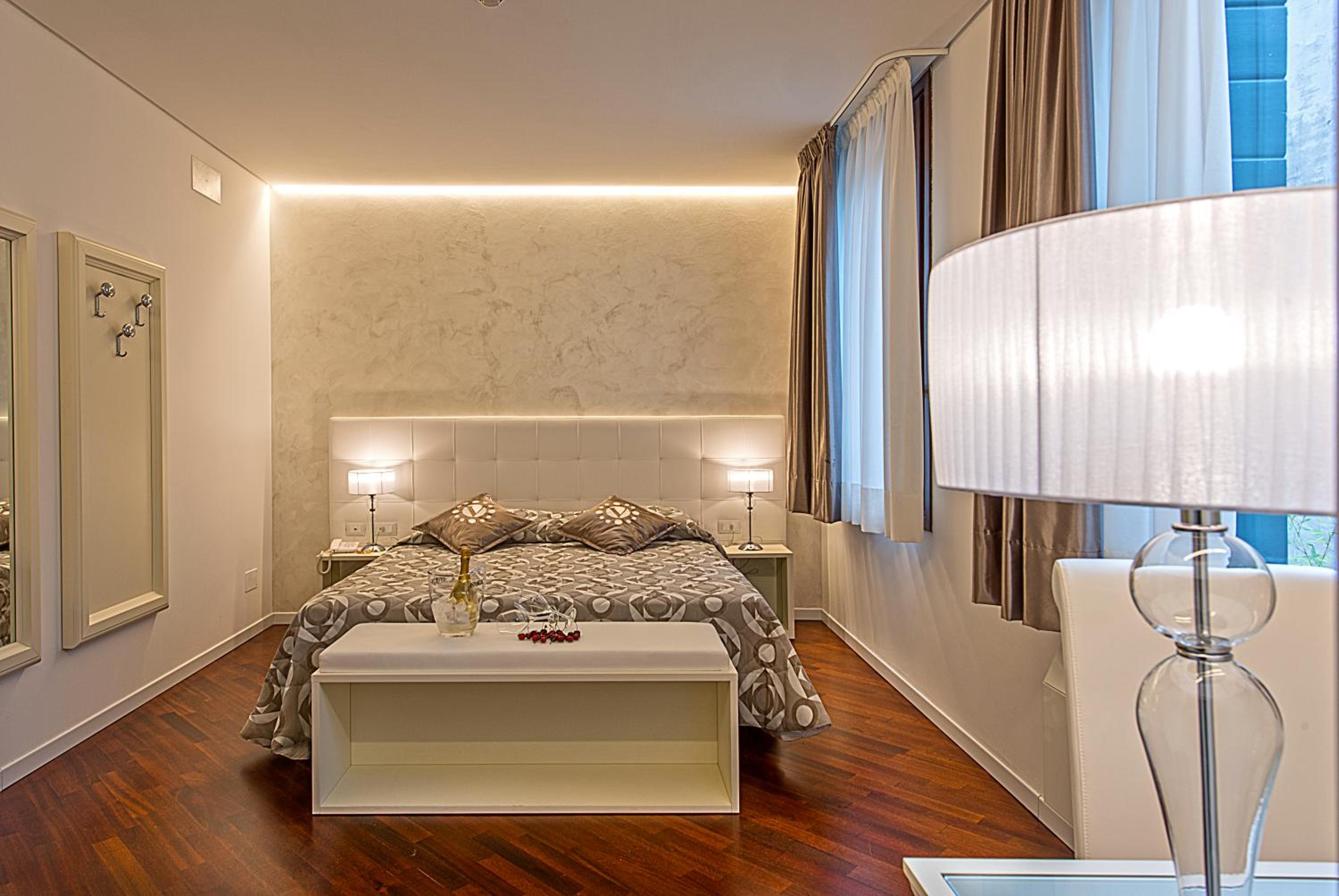Superior Double or Twin Room - Photo 2