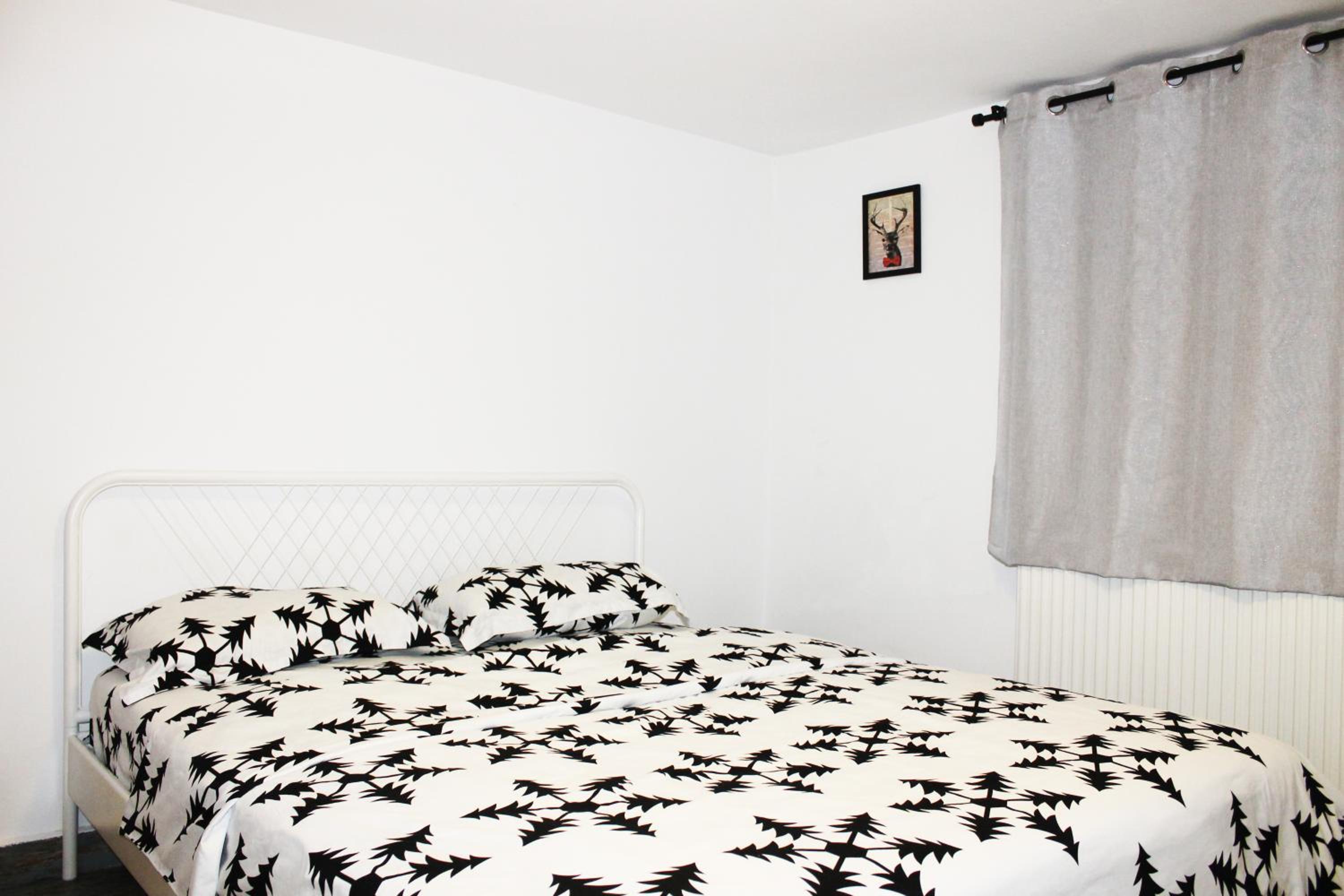 One-Bedroom Apartment - Photo 1