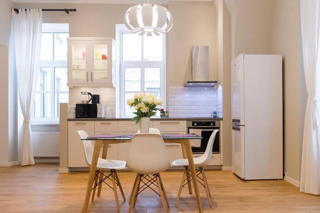 One-Bedroom Apartment - Photo 1