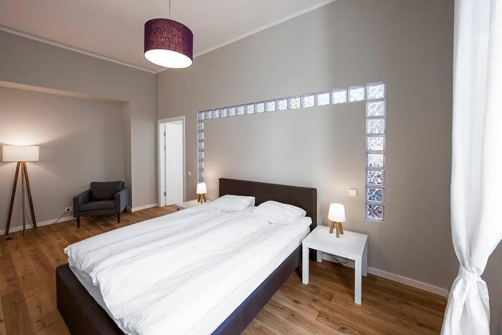 One-Bedroom Apartment - Photo 3