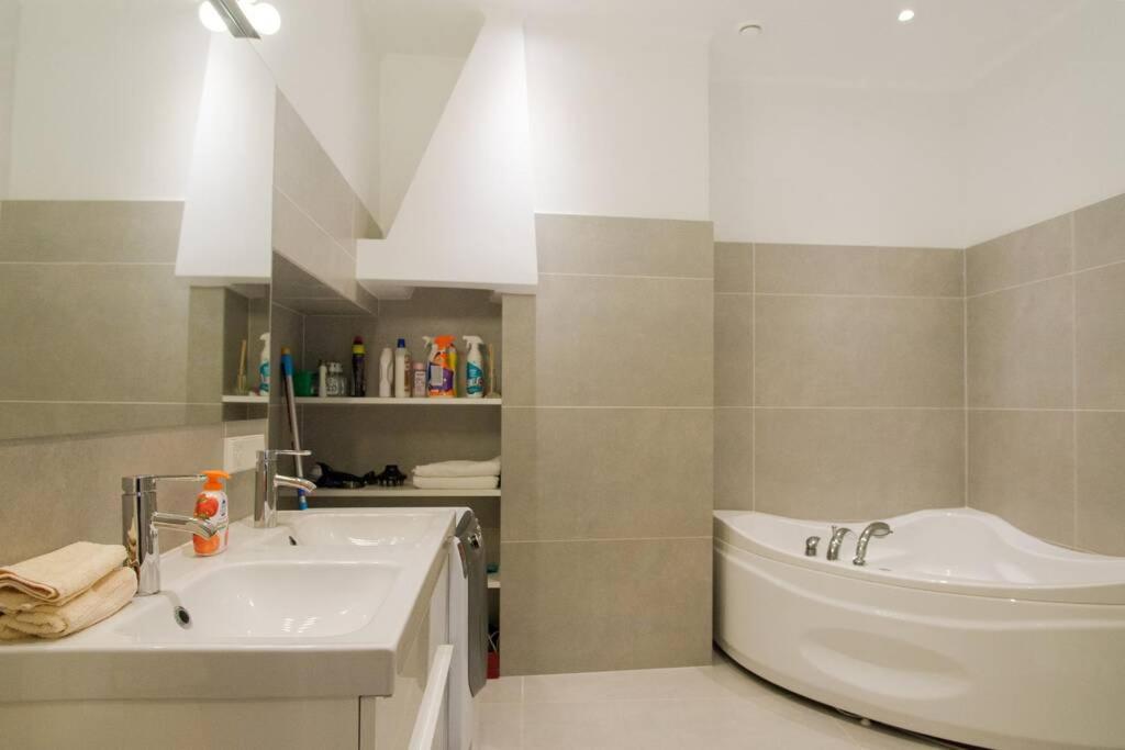 One-Bedroom Apartment - Photo 7