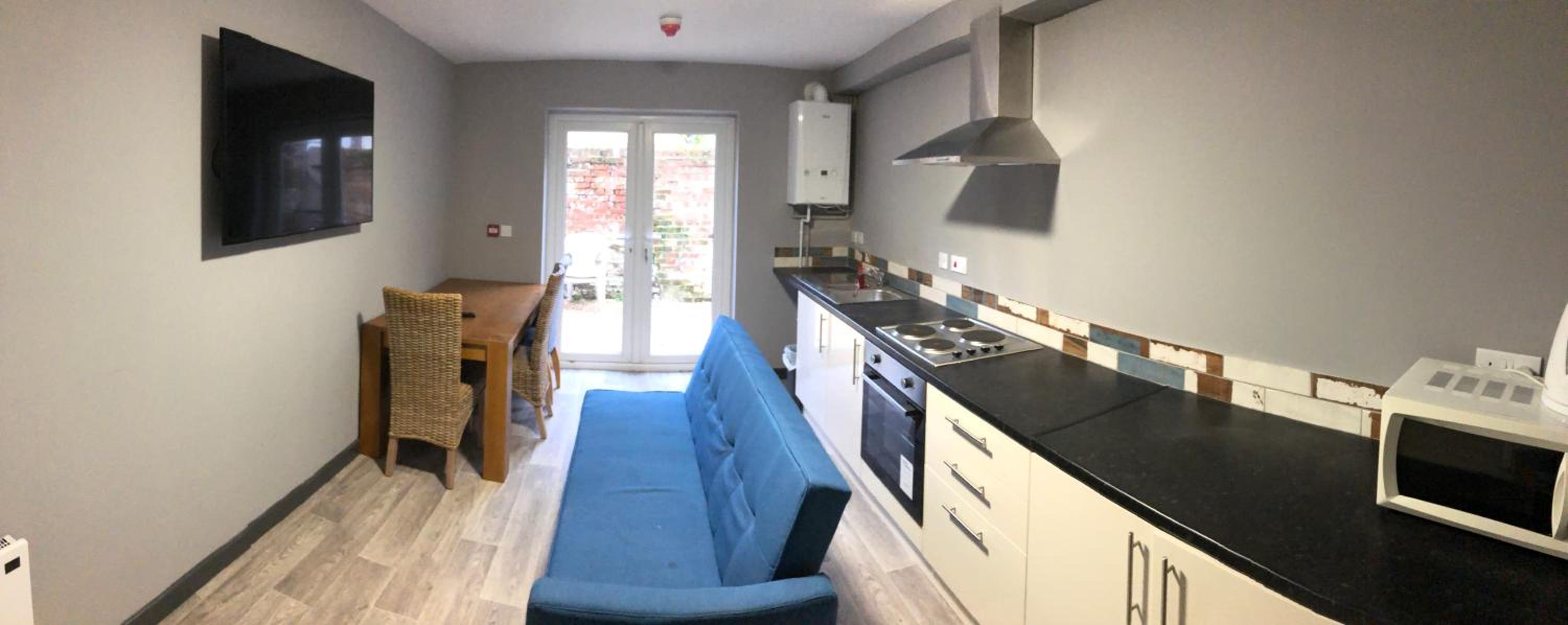 Double Room with Private Bathroom - Photo 4