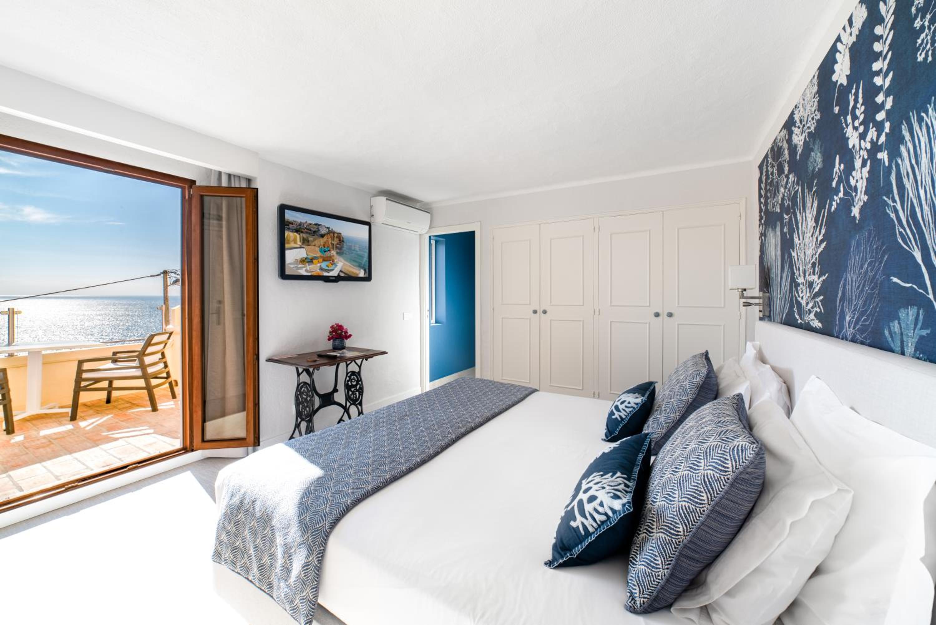 Double or Twin Room with Terrace and Sea View photo 1