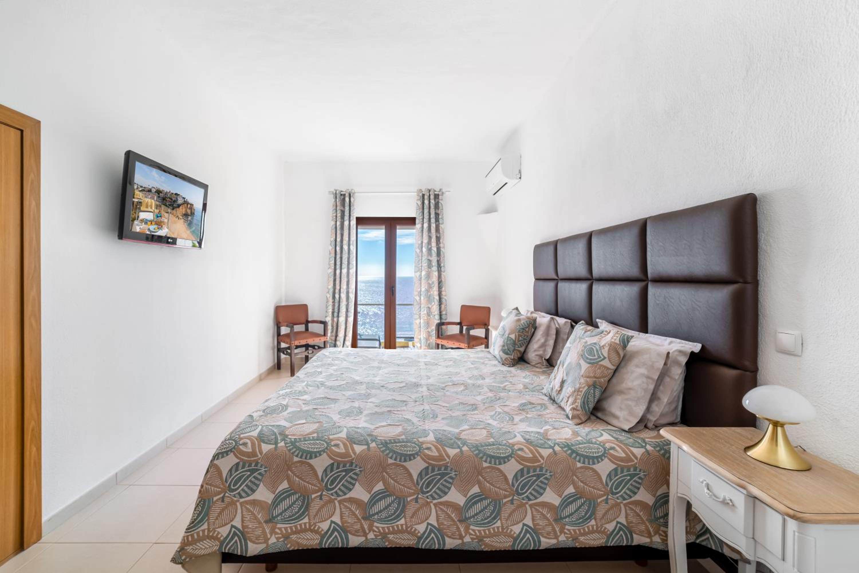 Double or Twin Room with Balcony and Sea View photo 3