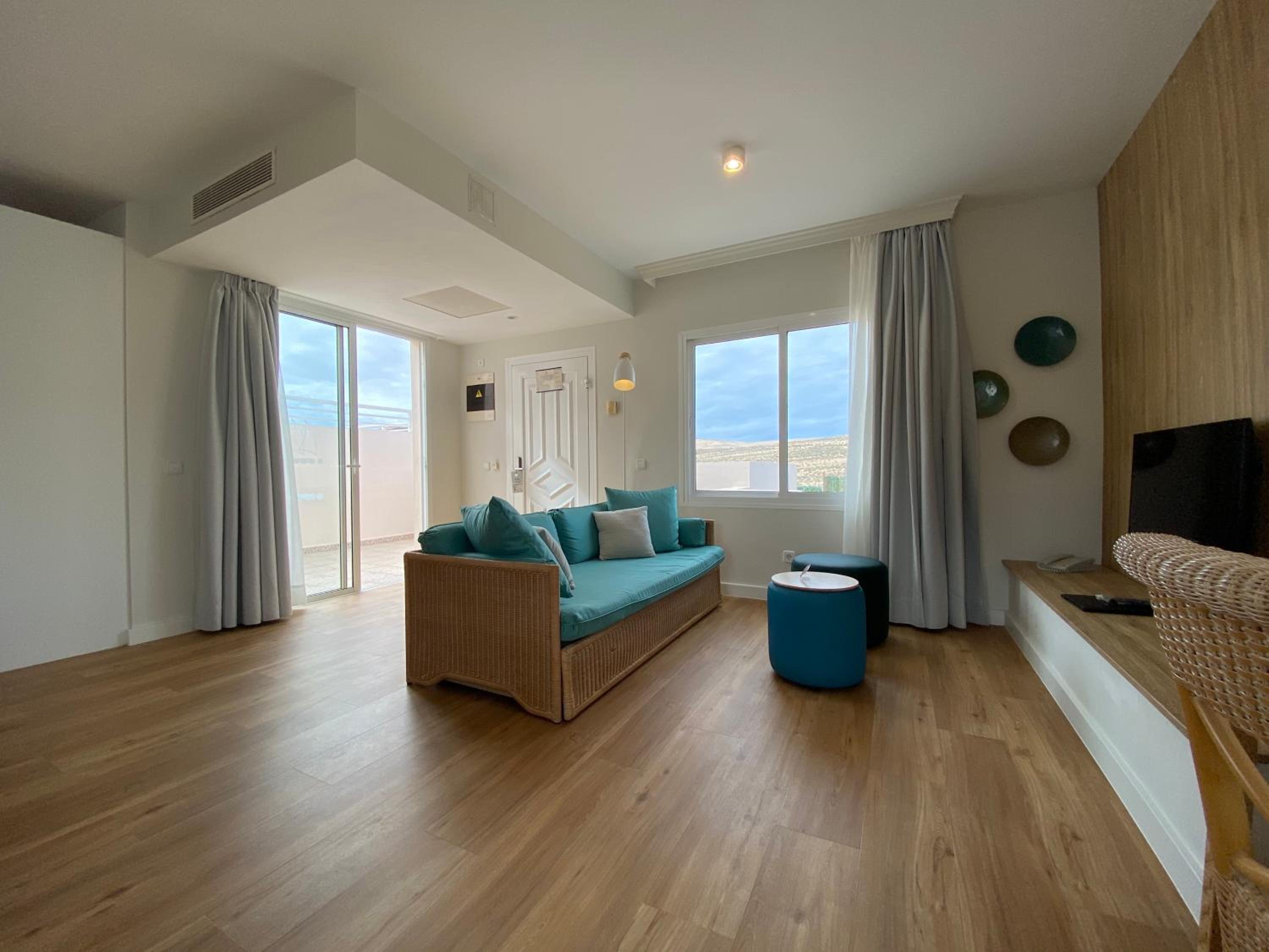 Habitación Doble con Vista al Mar (2 Adultos + 1 Niño)