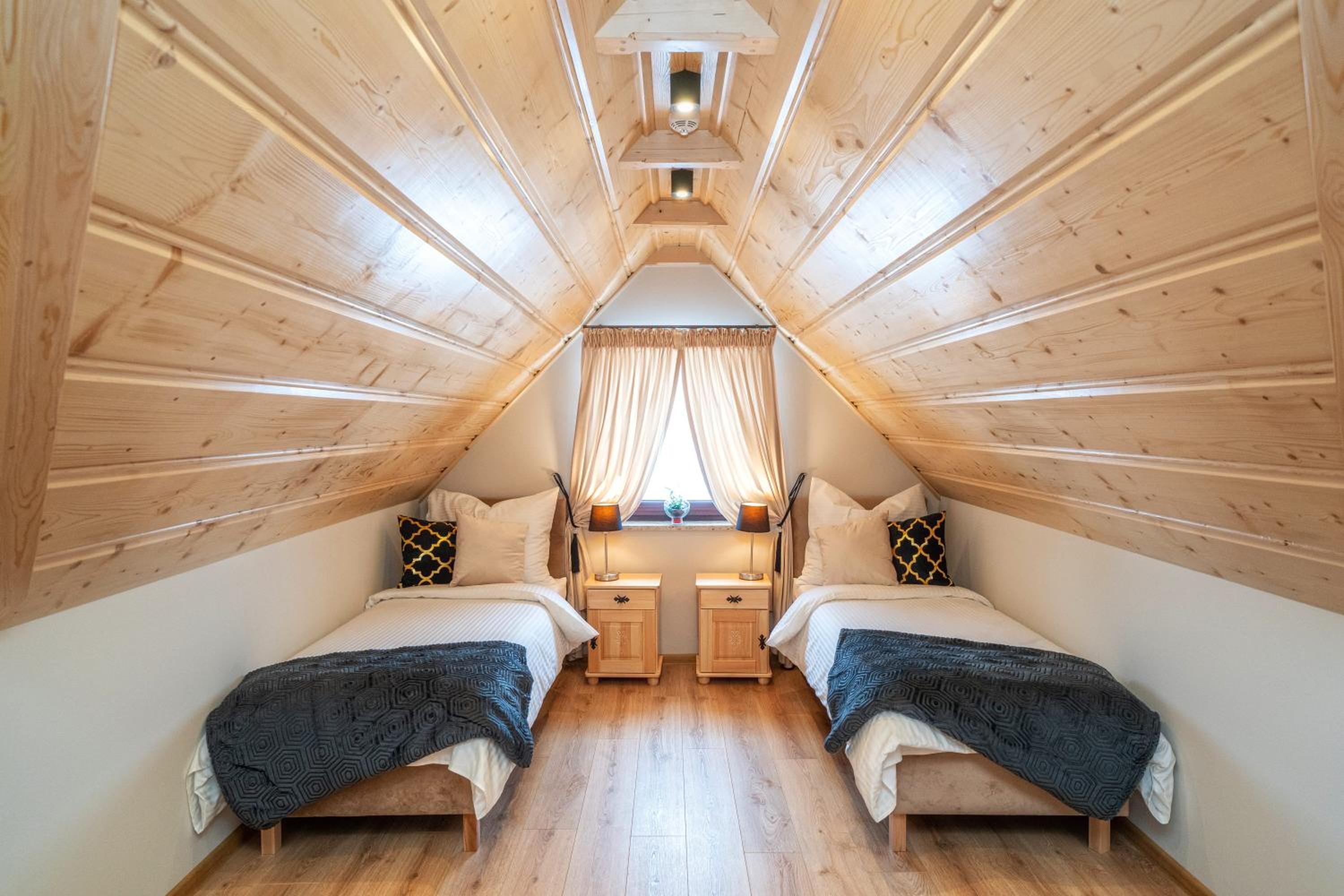 Double or Twin Room with Mountain View photo 3
