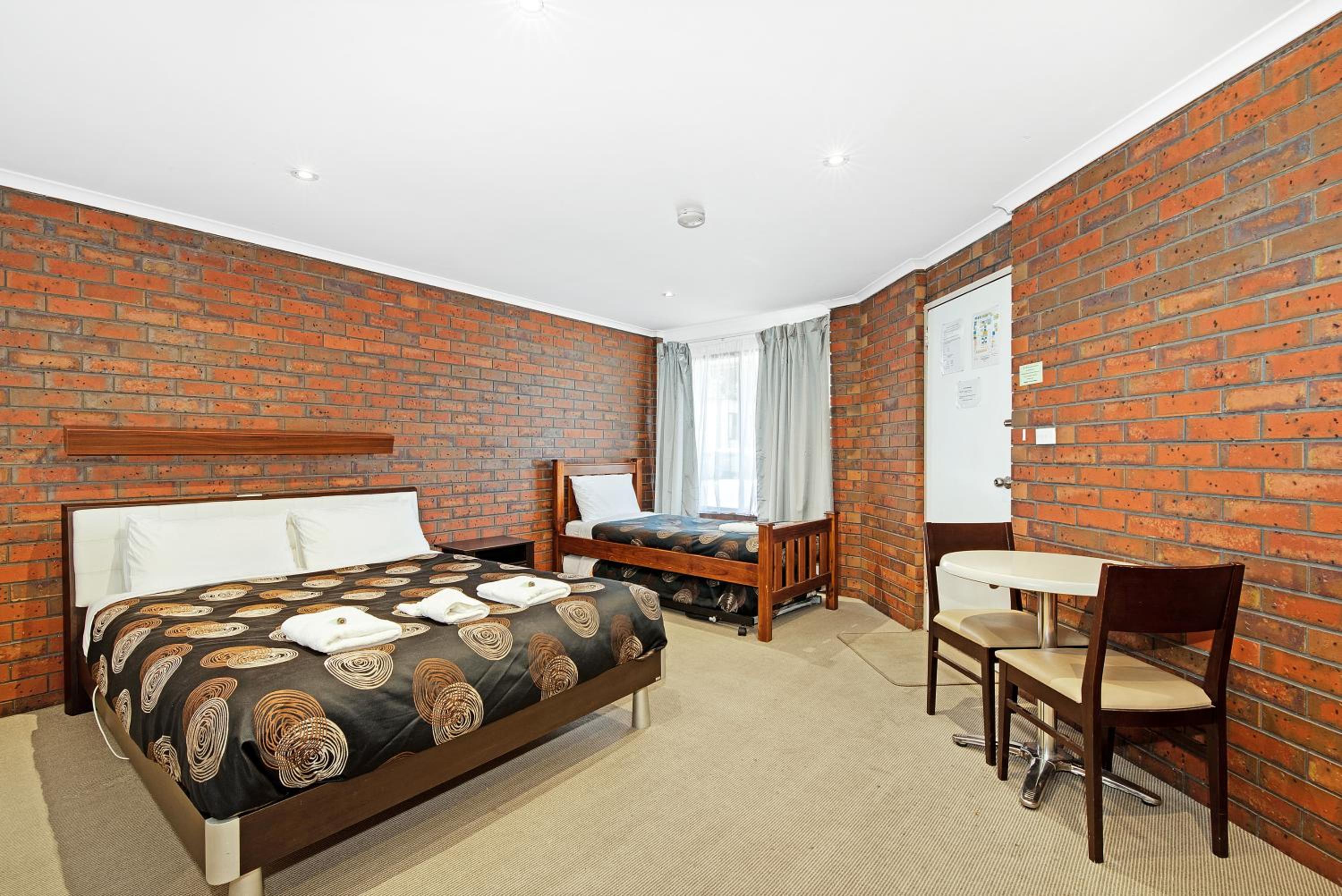 Superior Family Room photo 2