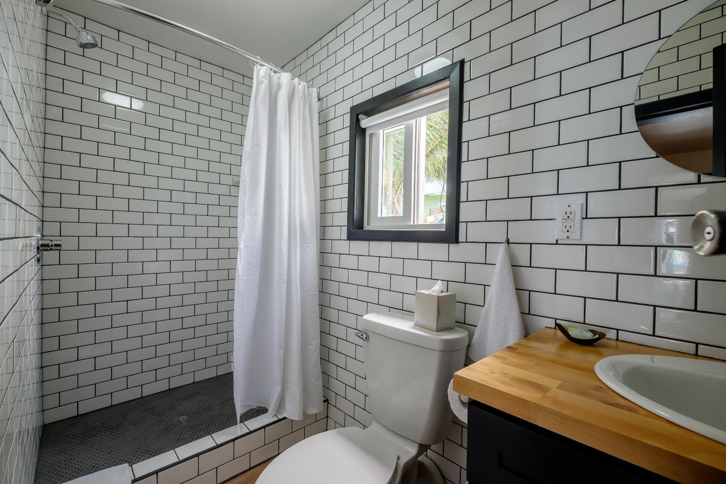 Suite 2 photo 3