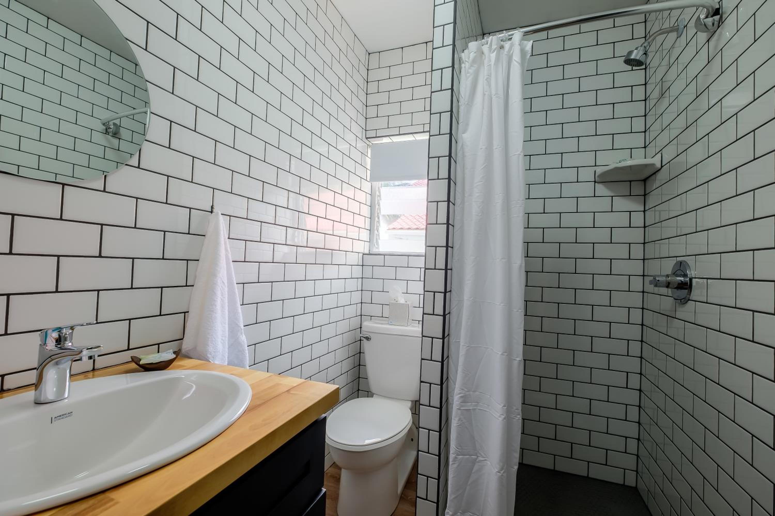 Suite 4 photo 3