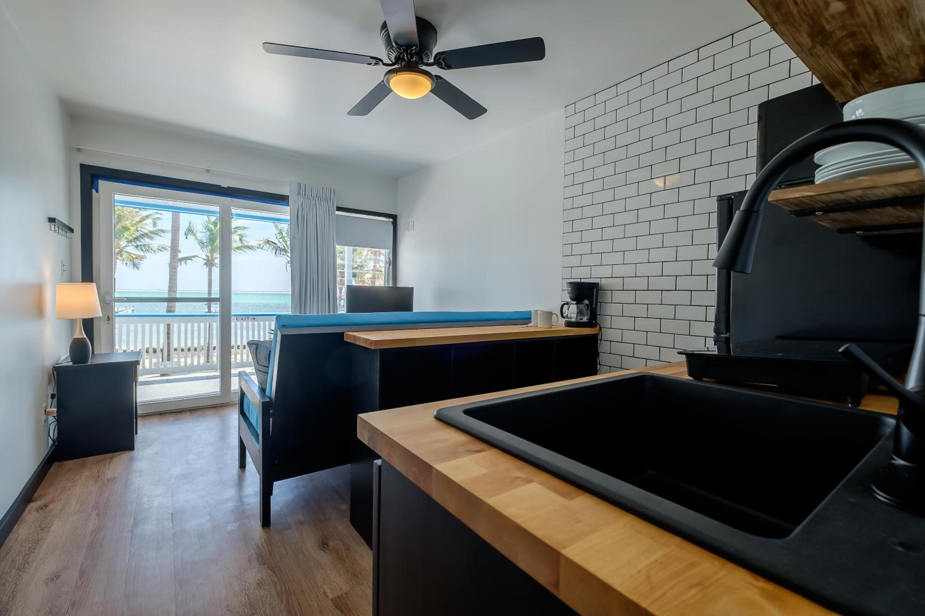 Suite 5 photo 1
