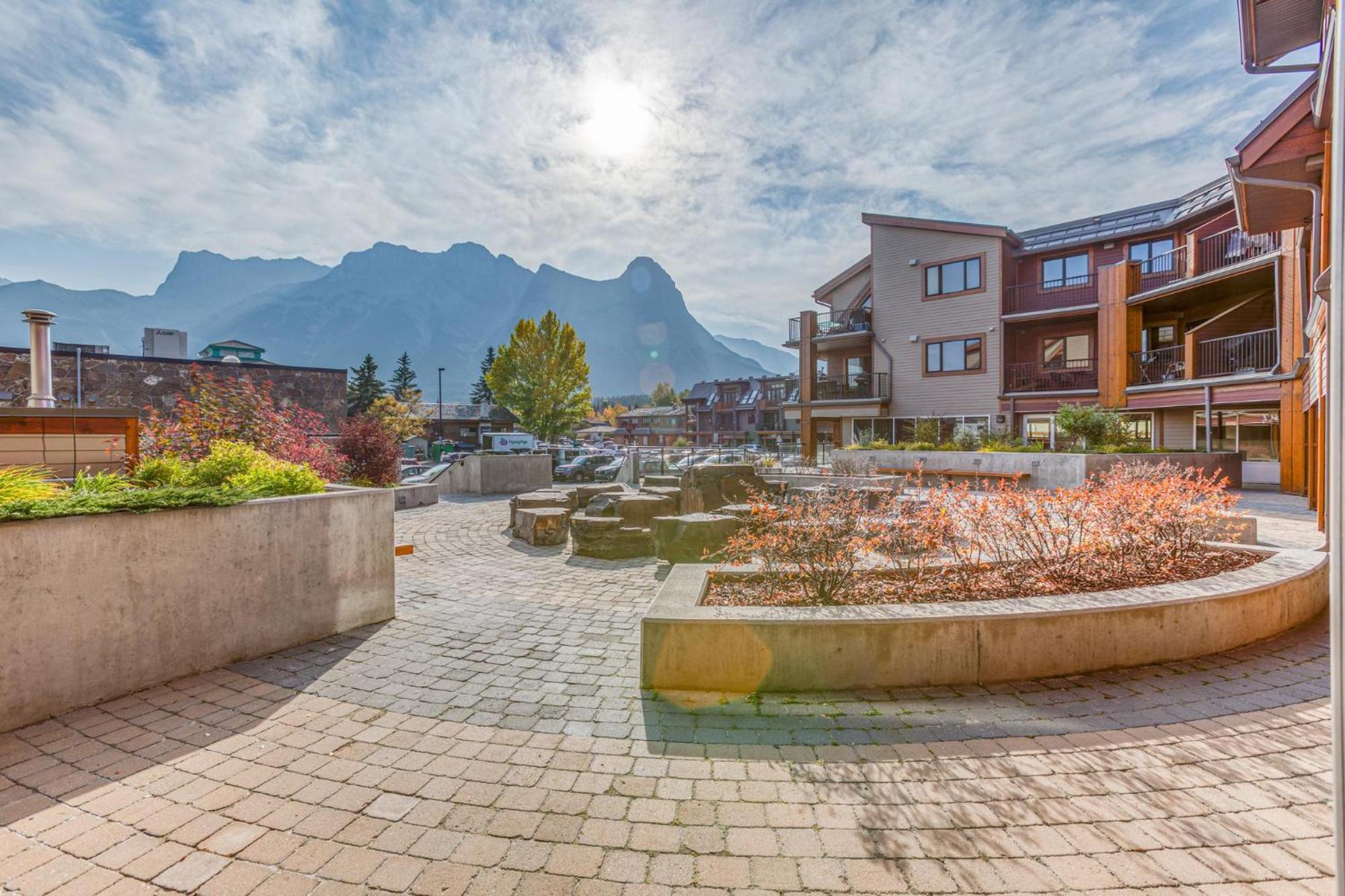 Apartment with Mountain View photo 2