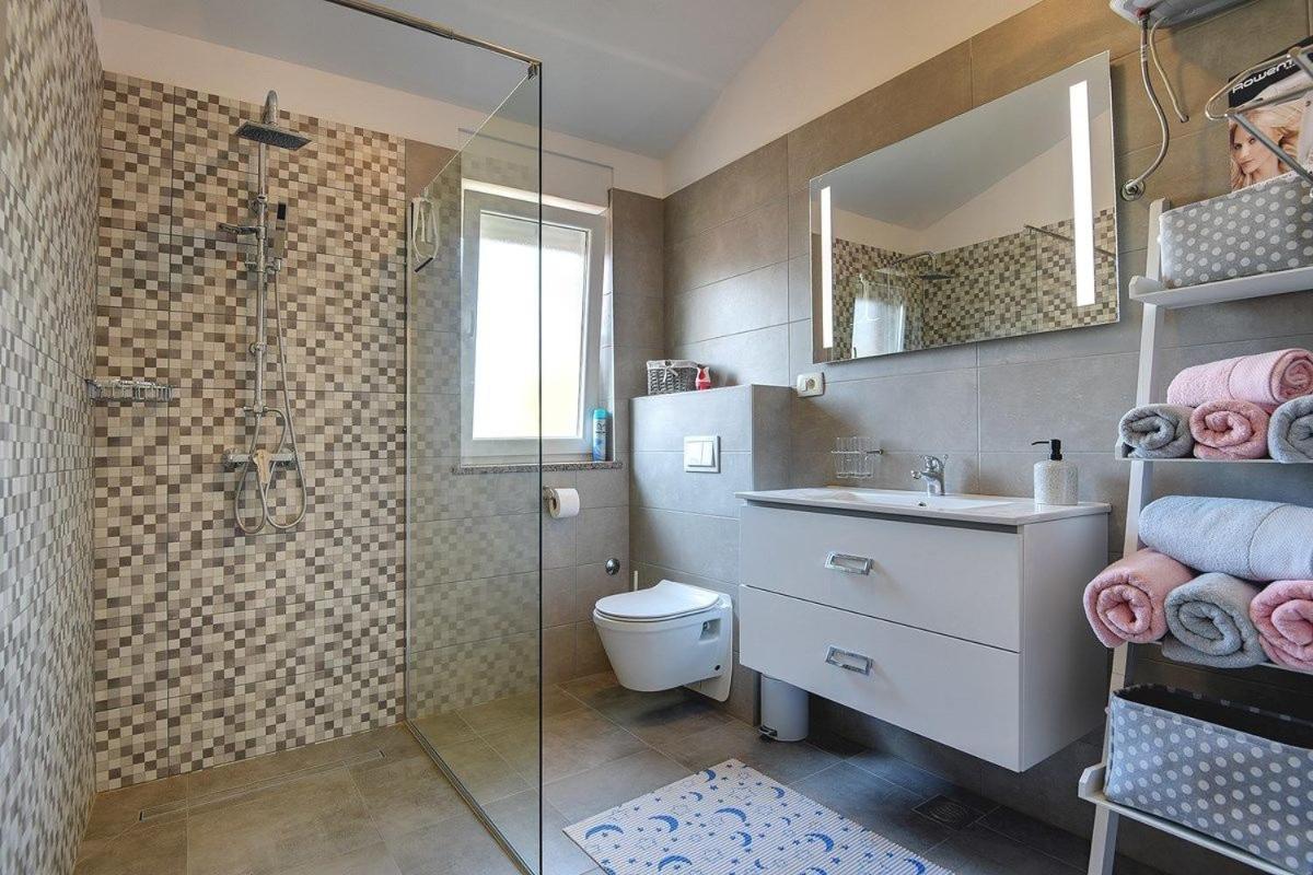 Four-Bedroom Vacation Home photo 2