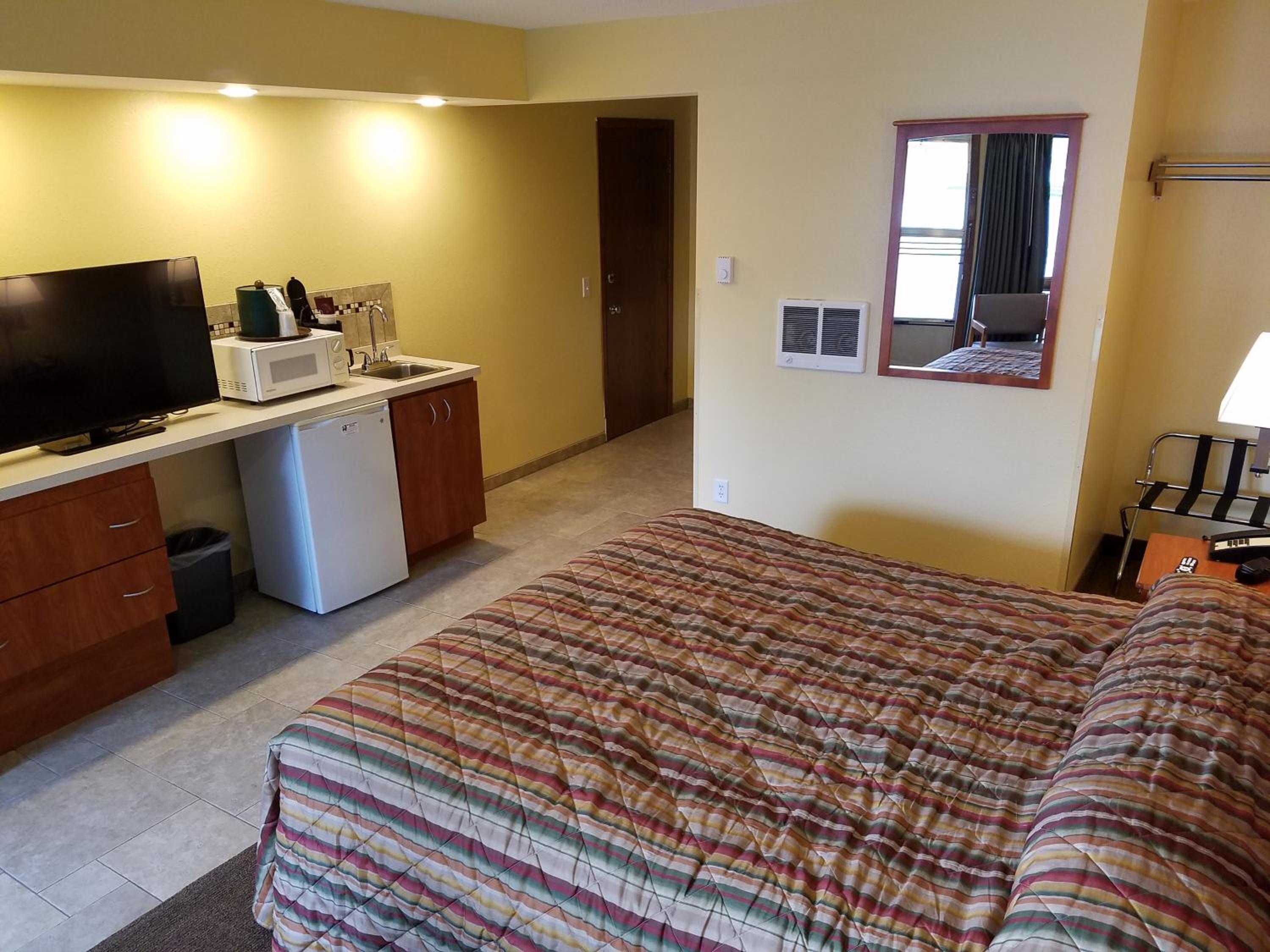 Deluxe King Room - Photo 2