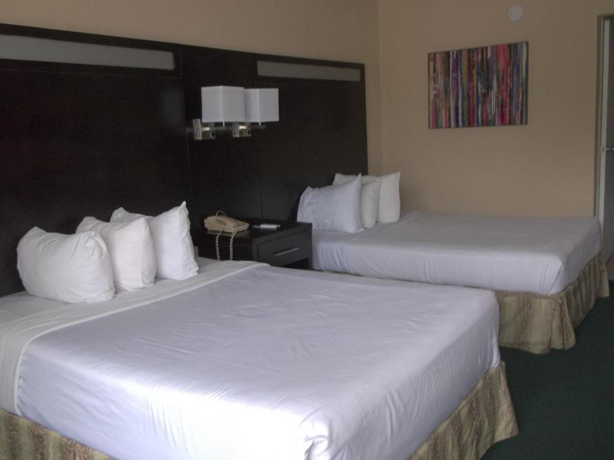 Deluxe Double Room with Two Double Beds - Non-Smoking photo 1