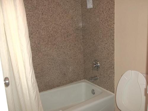 Deluxe Double Room with Two Double Beds - Non-Smoking photo 3