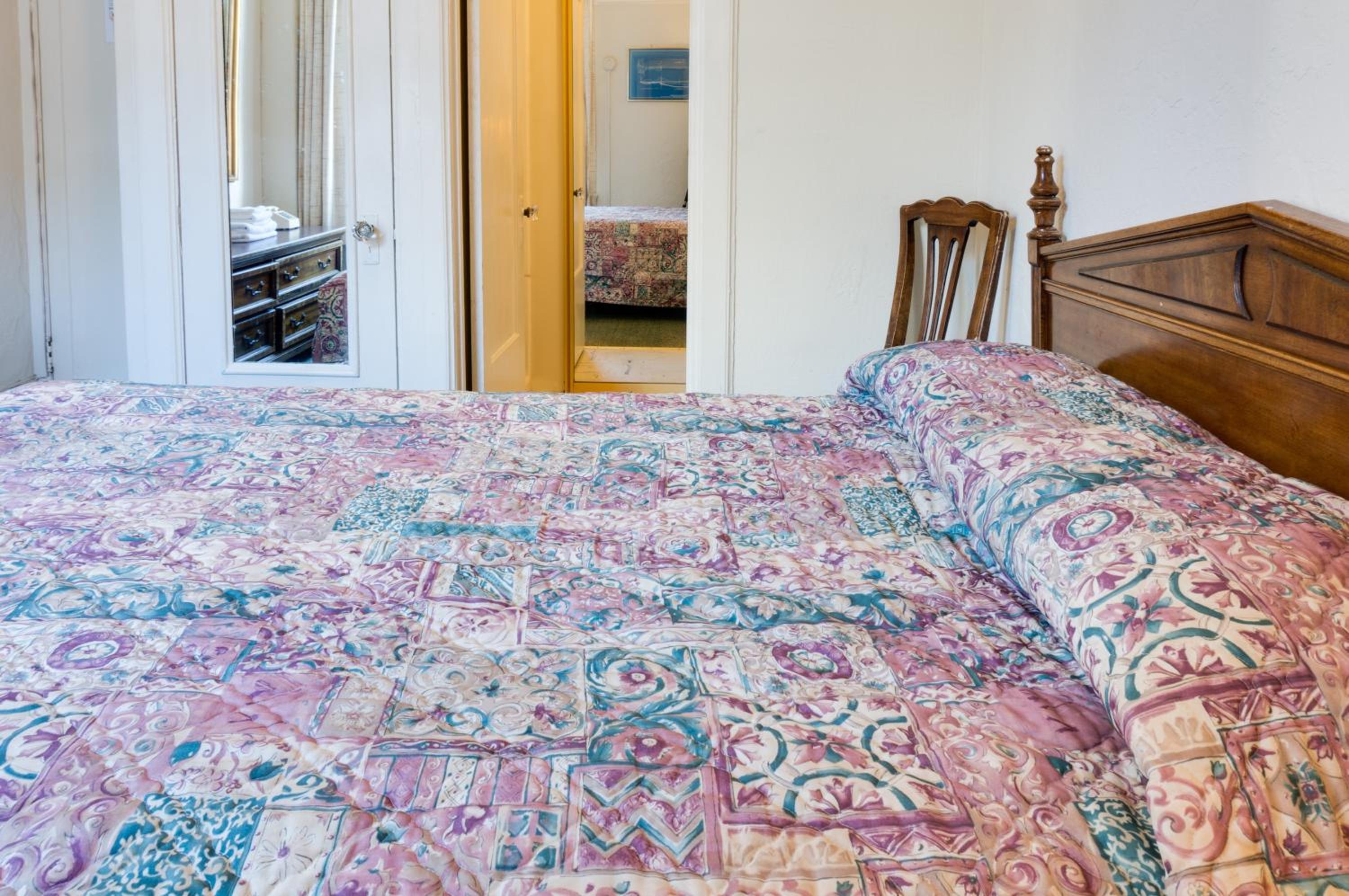 Standard Room with One Double Bed - Photo 2
