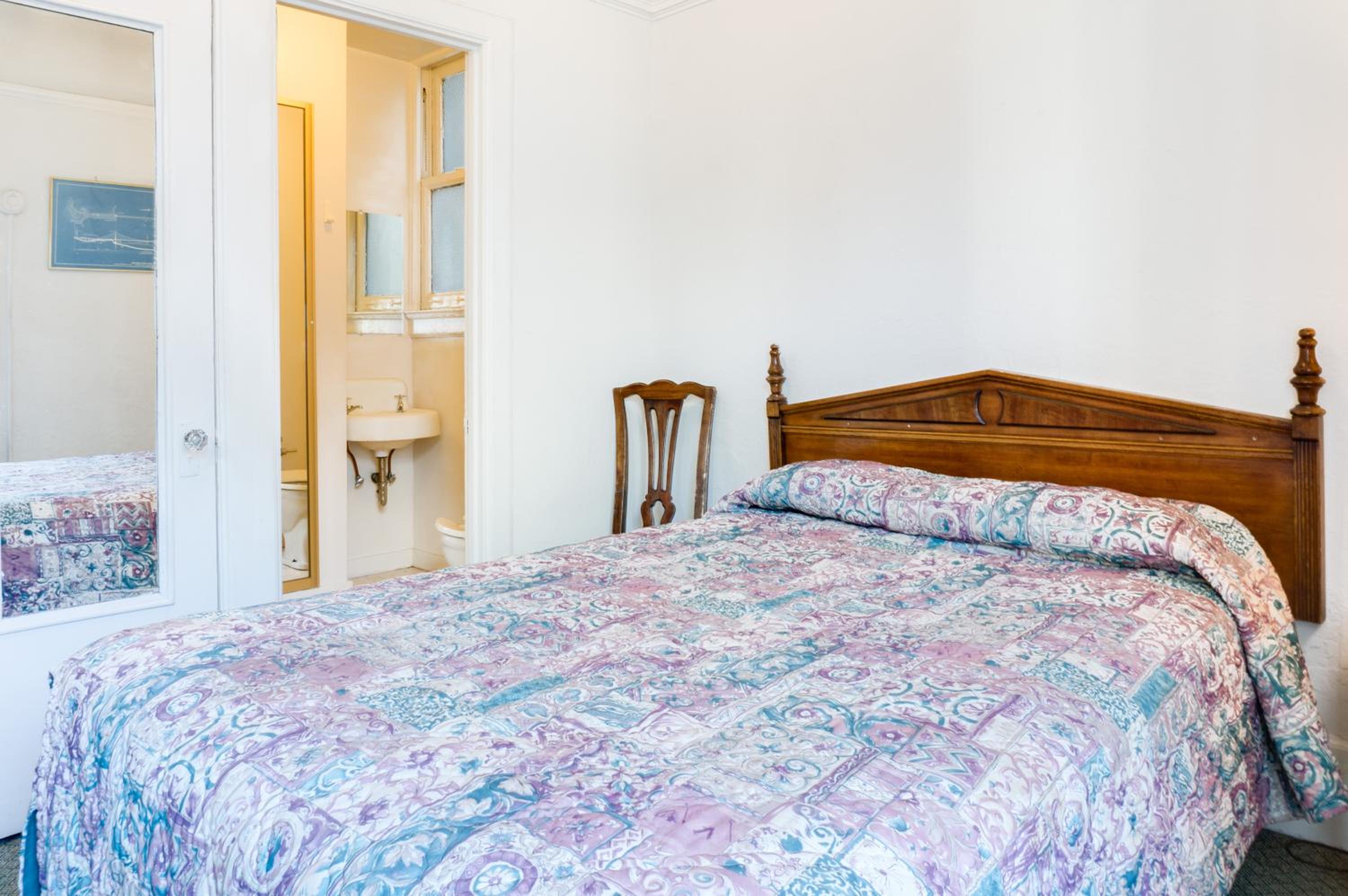 Standard Room with One Double Bed - Photo 3