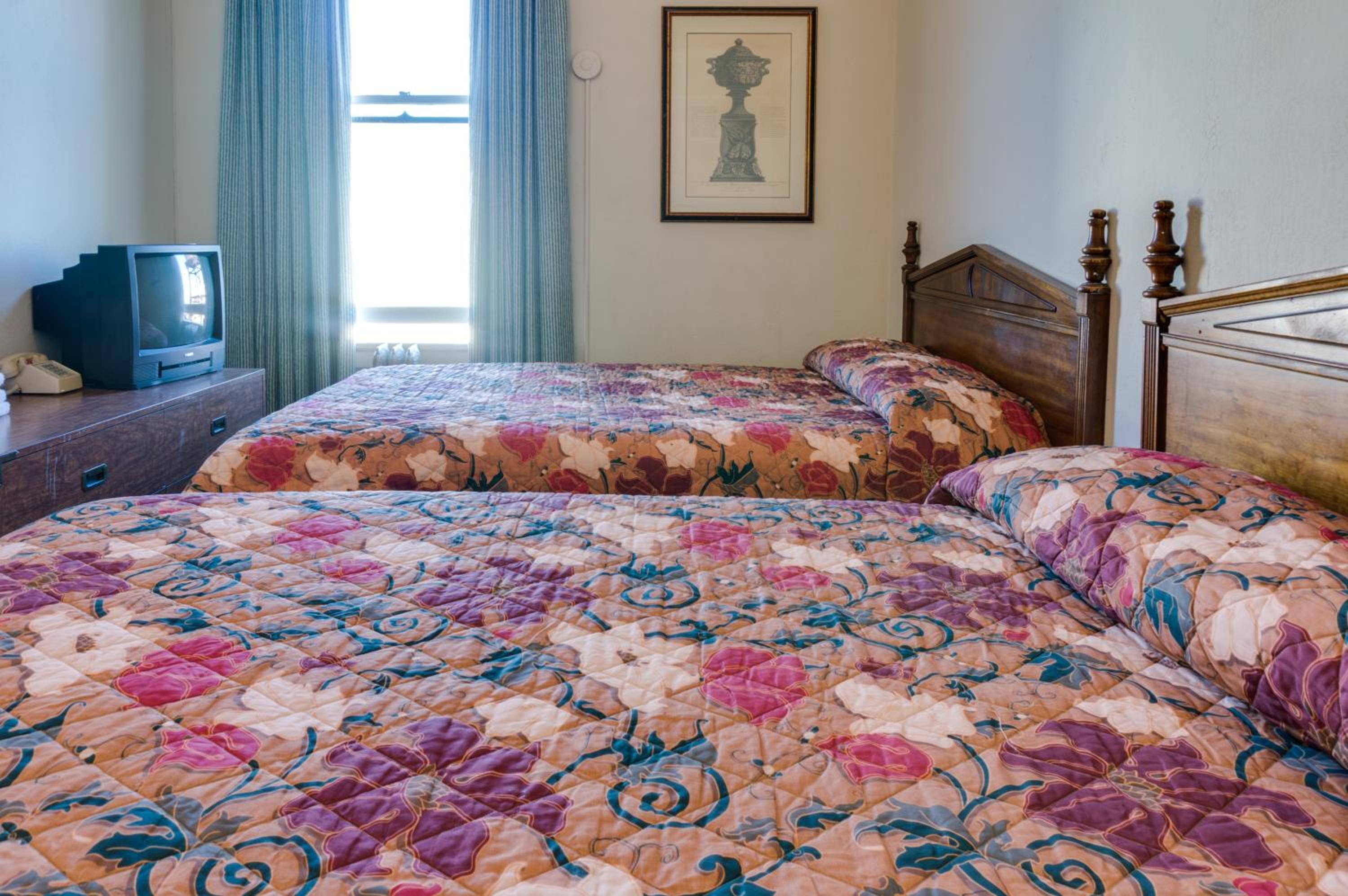 Twin Room with Private Bathroom - Photo 2