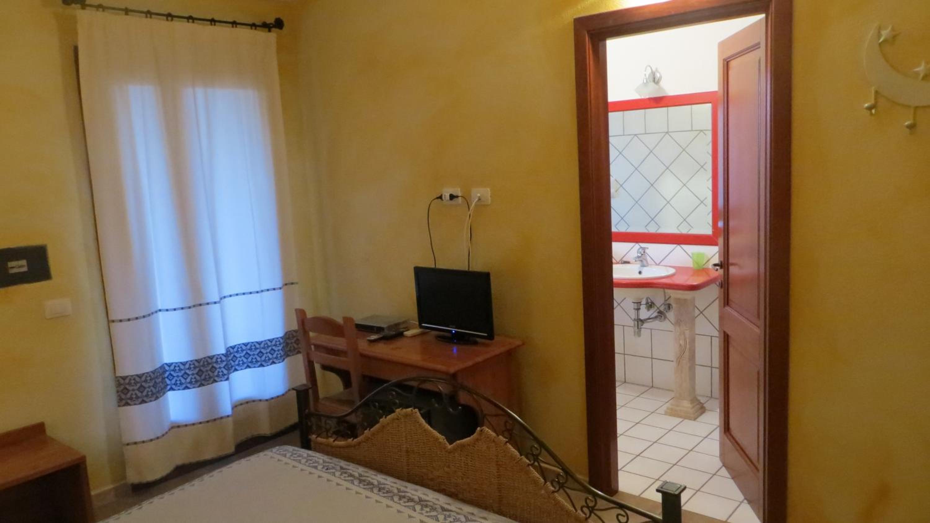 Standard Double Room photo 3