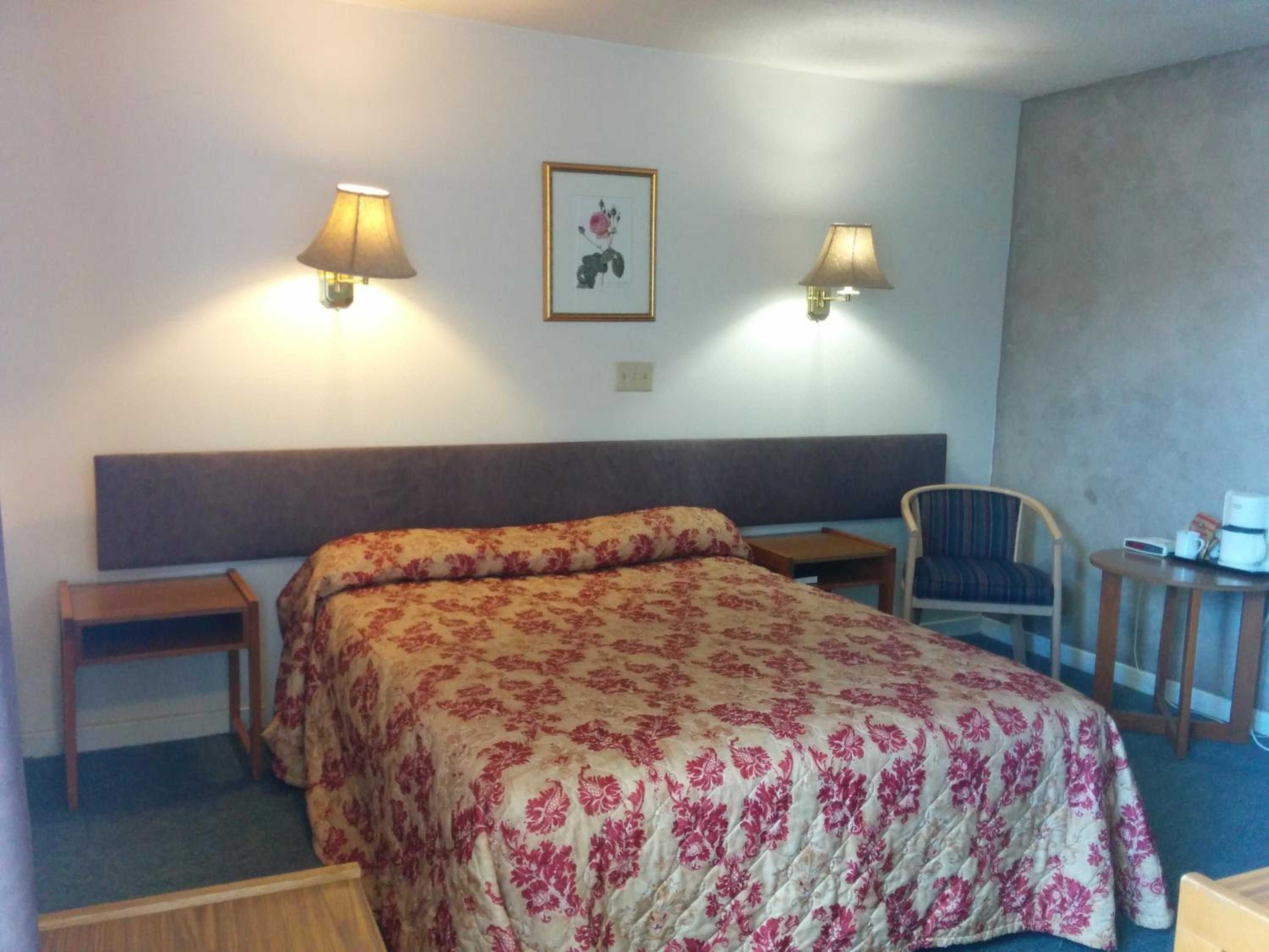 Queen Room photo 1