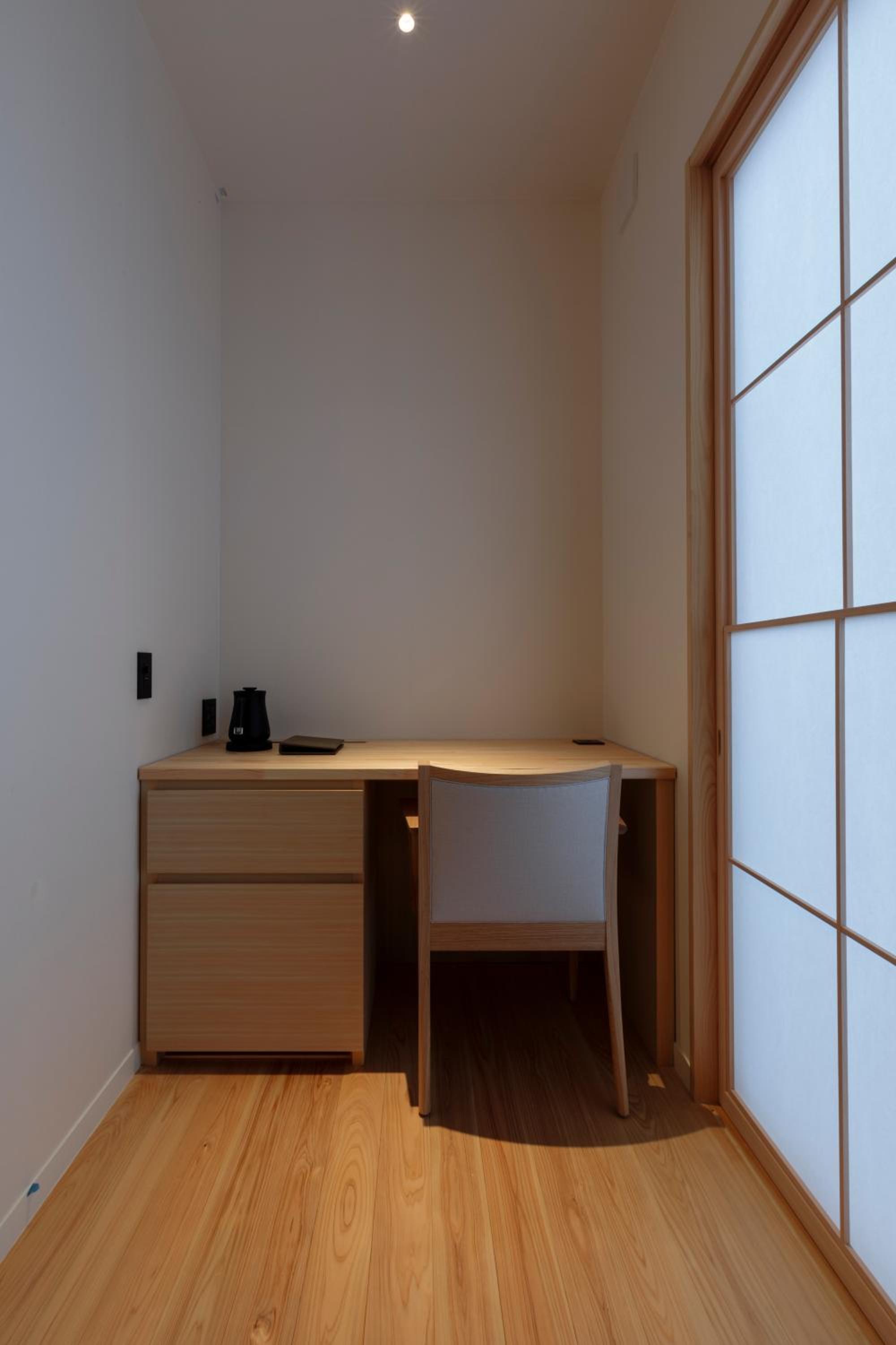 Twin Room with Shower - Photo 4