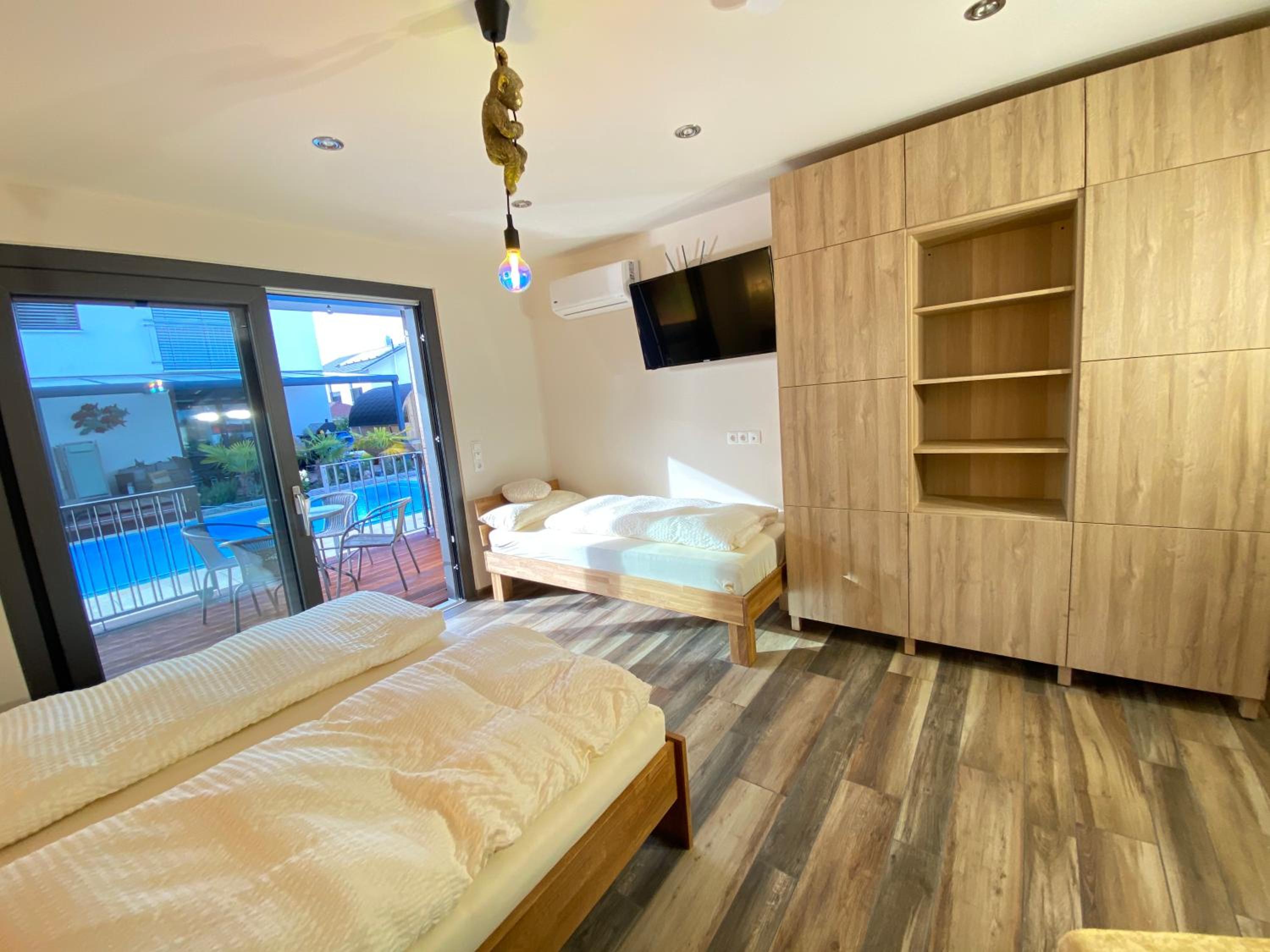Family Room - Disability Access - Photo 6