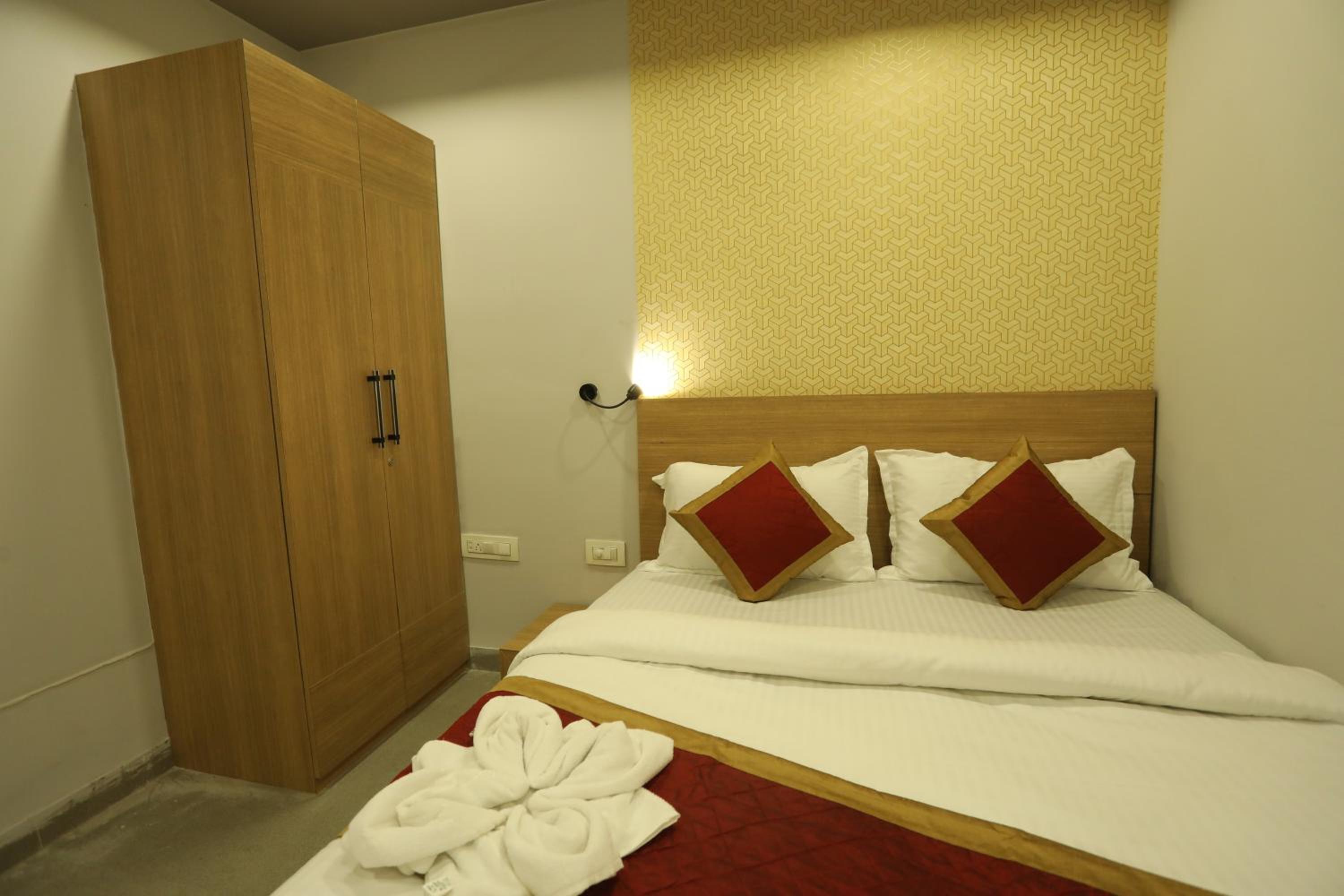 Double Room - Photo 11