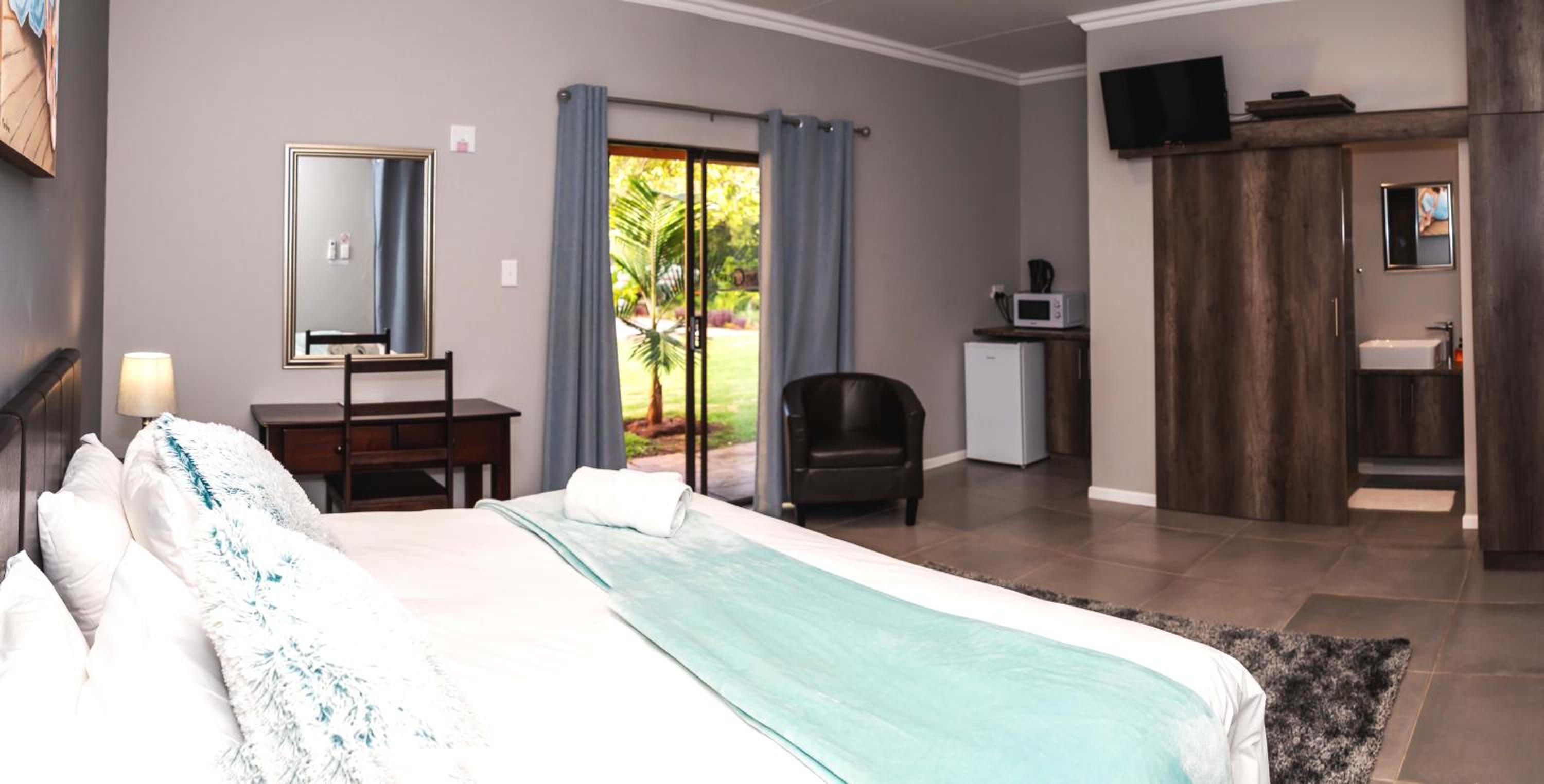 Deluxe Double or Twin Room photo 2