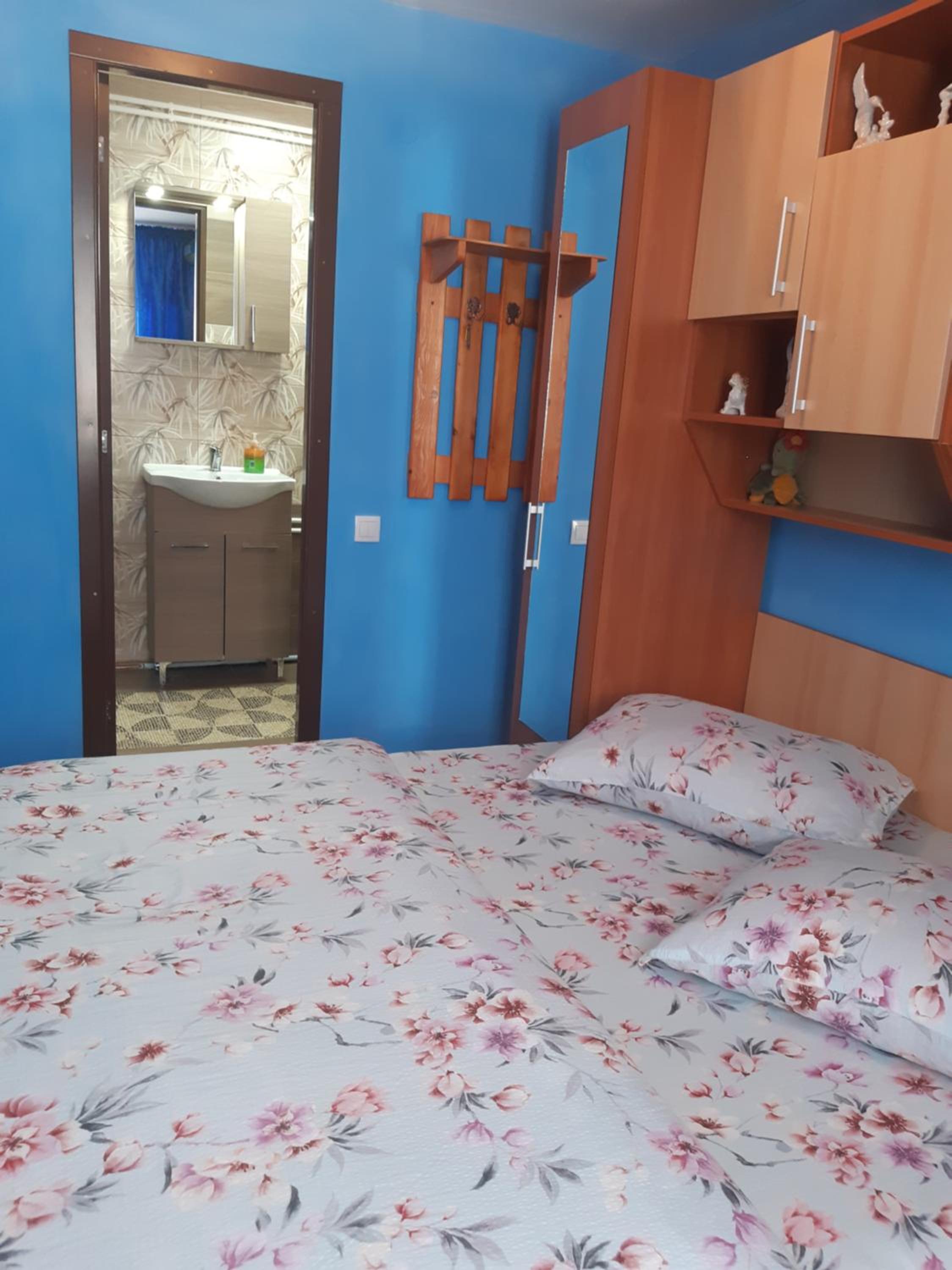 Double Room with Private Bathroom - Photo 4