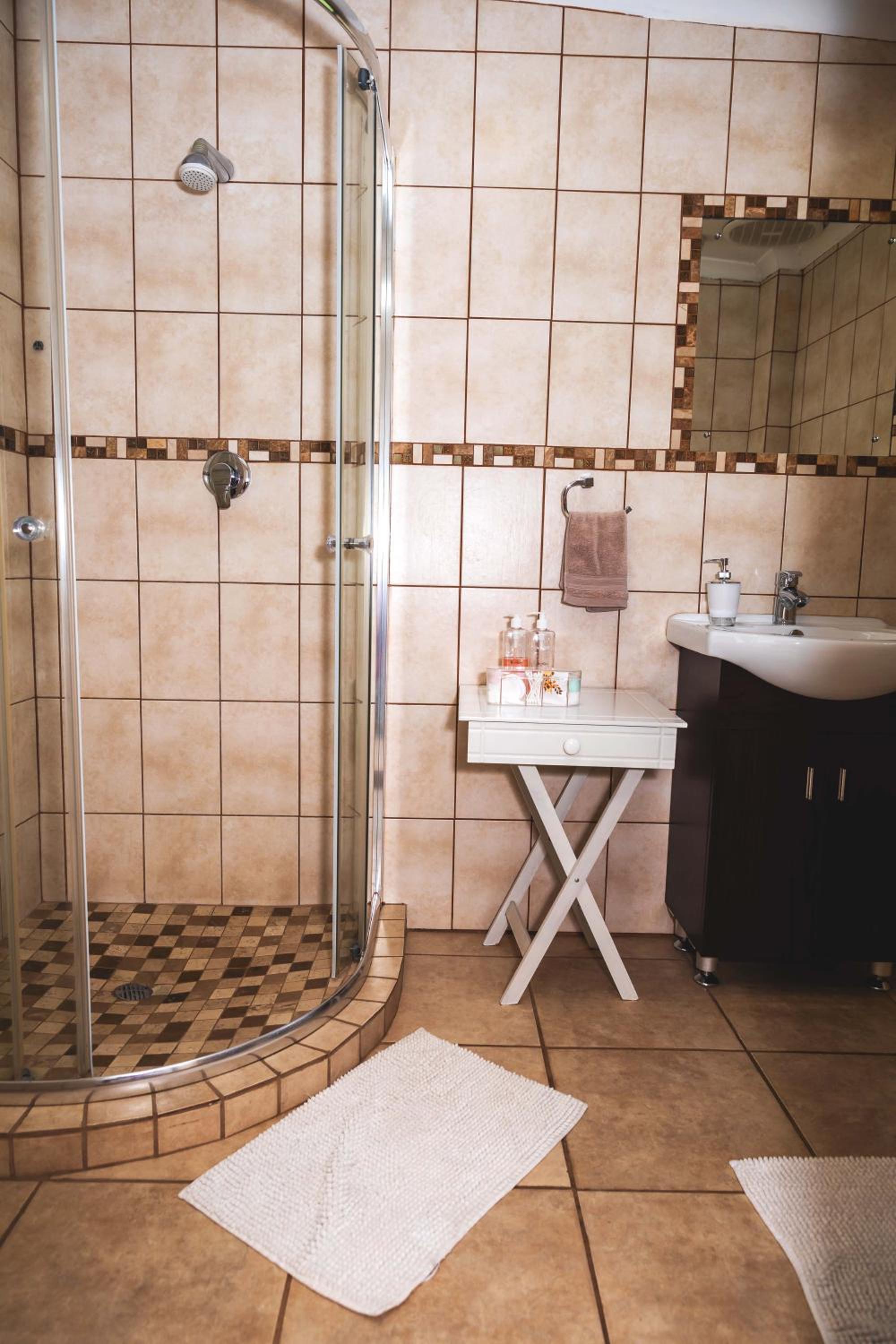 Double or Twin Room with Shower - Photo 5