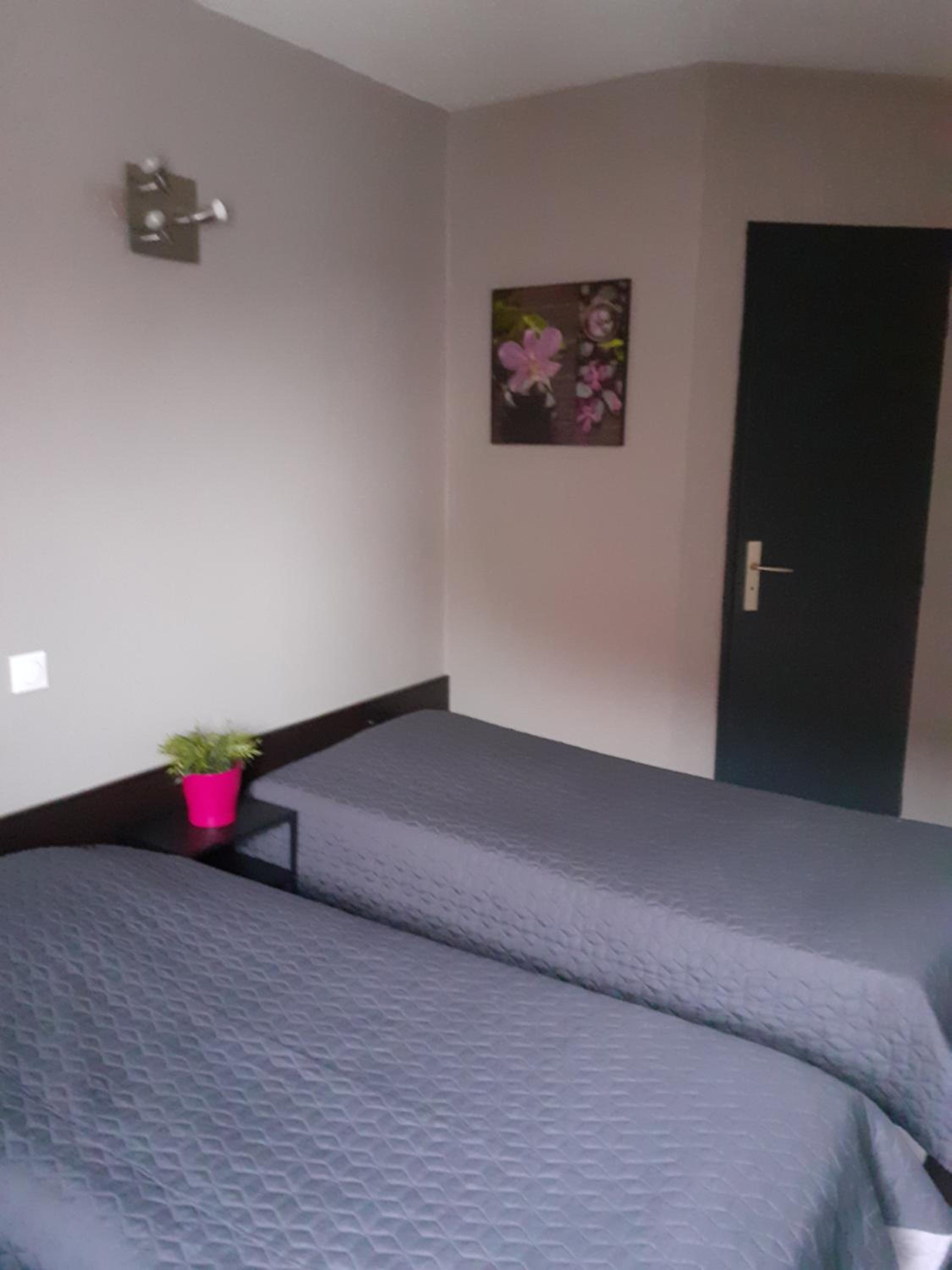 Twin Room - Photo 4