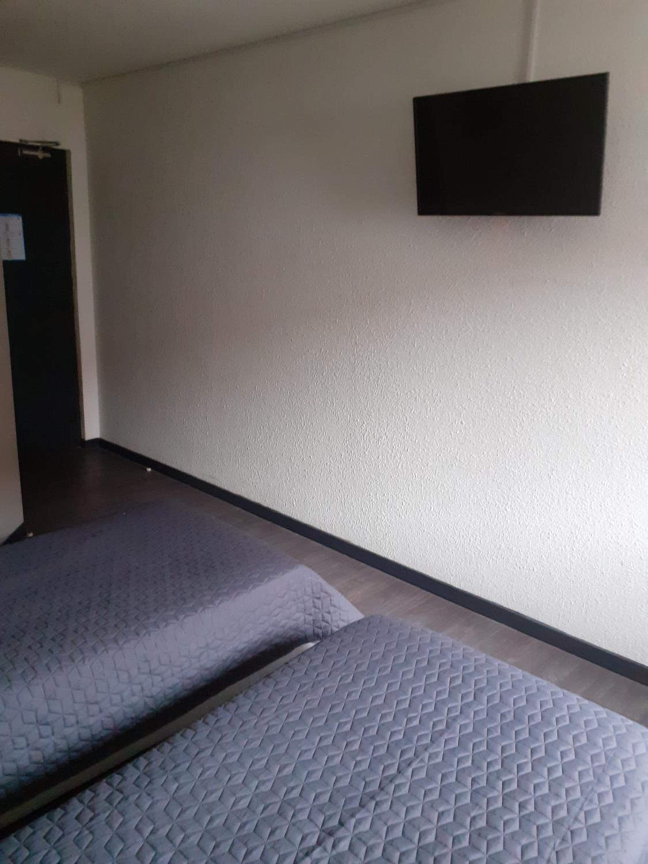 Twin Room - Photo 5