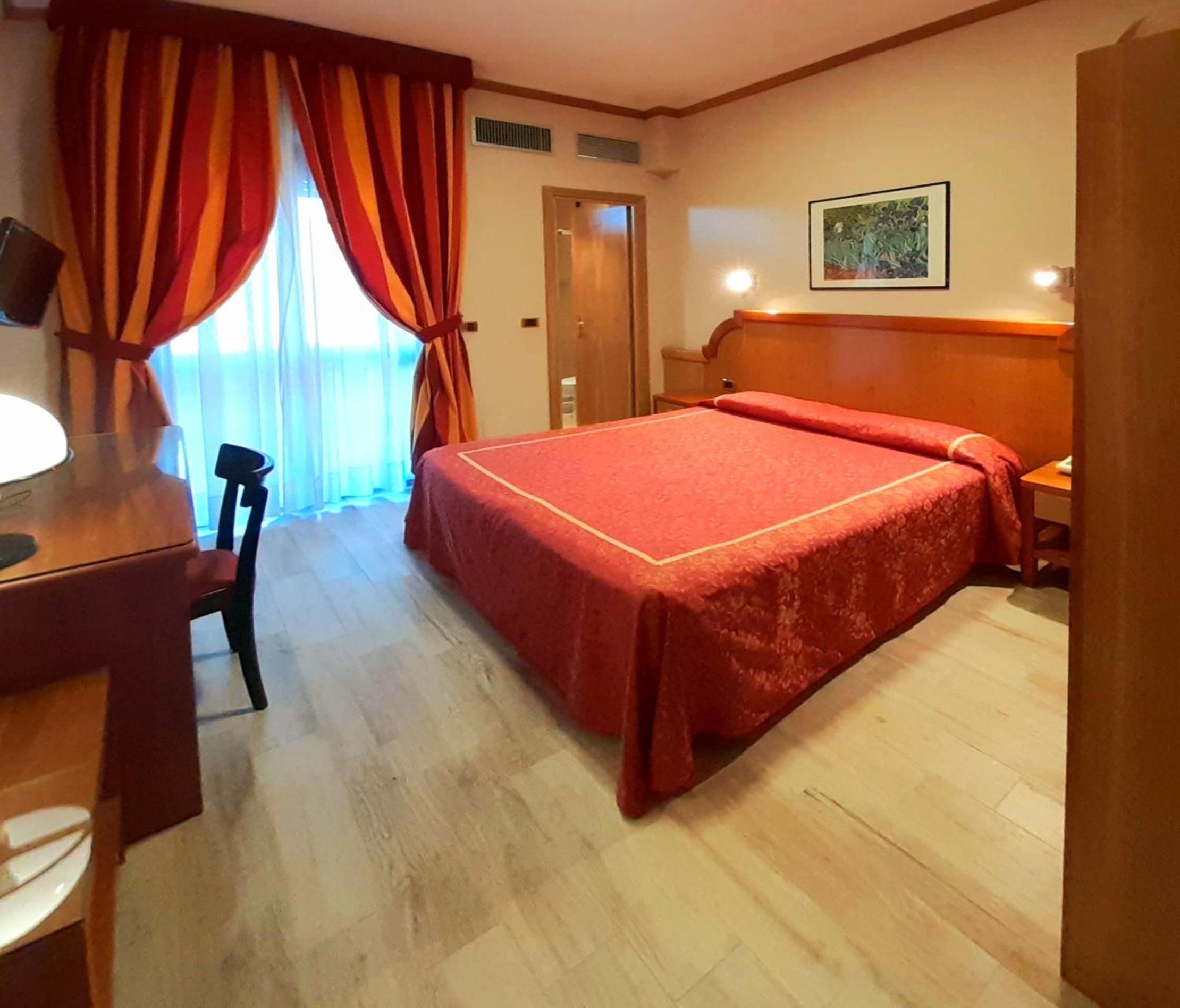 Classic Double Room - Photo 6