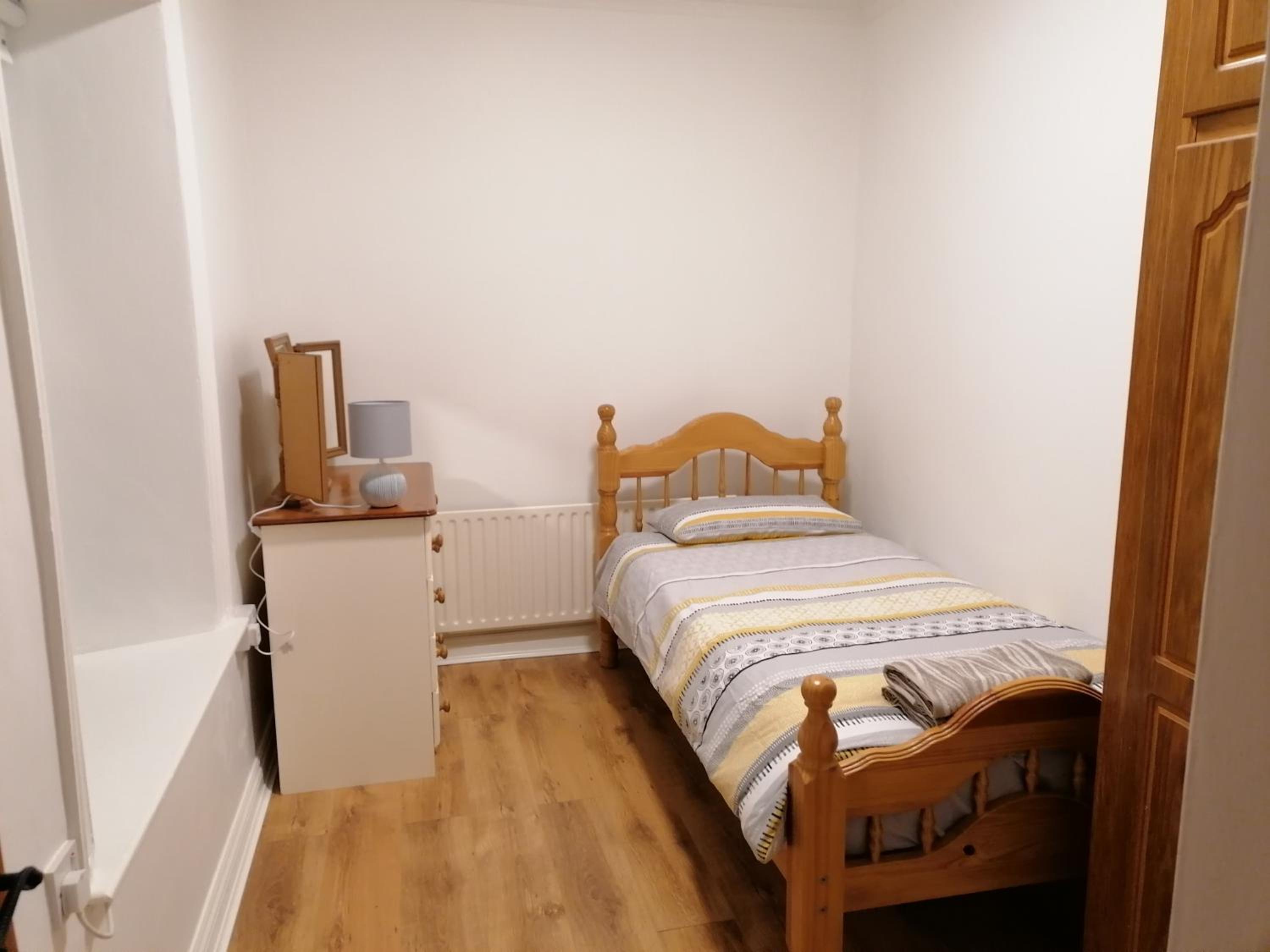 Five-Bedroom House - Photo 1