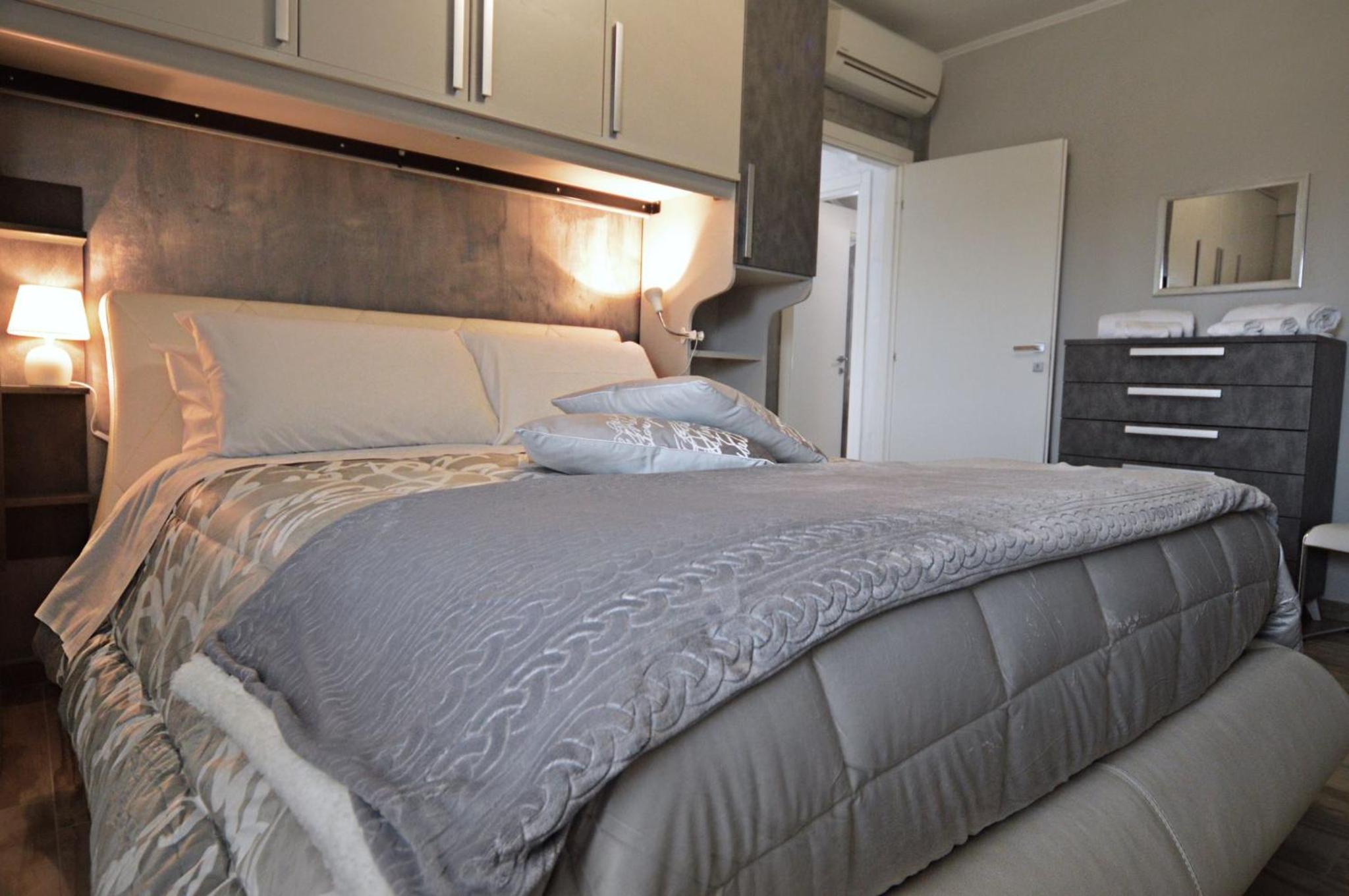 Two-Bedroom Apartment - Photo 2