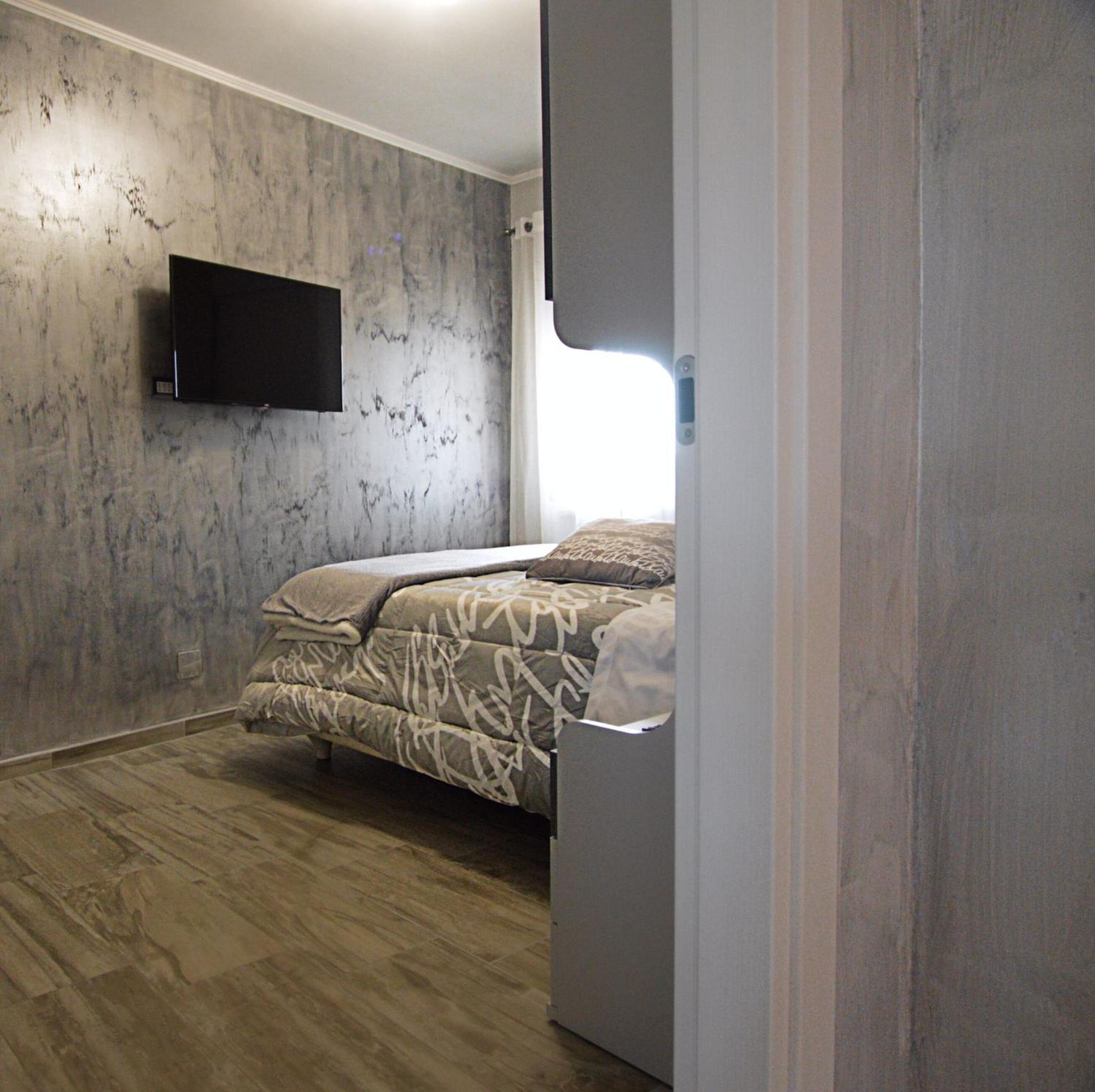 Two-Bedroom Apartment - Photo 20