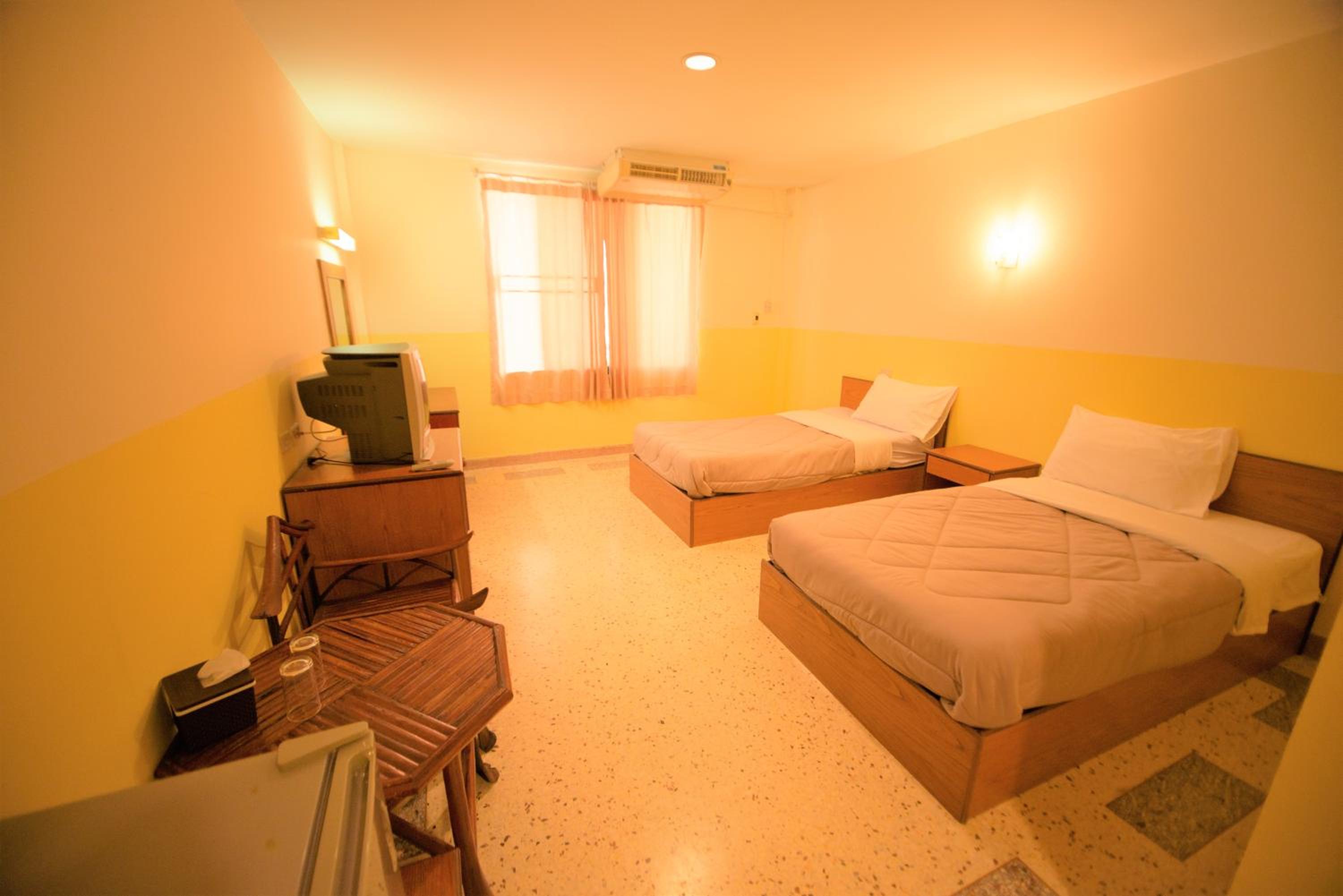 Standard Twin Room - Photo 12