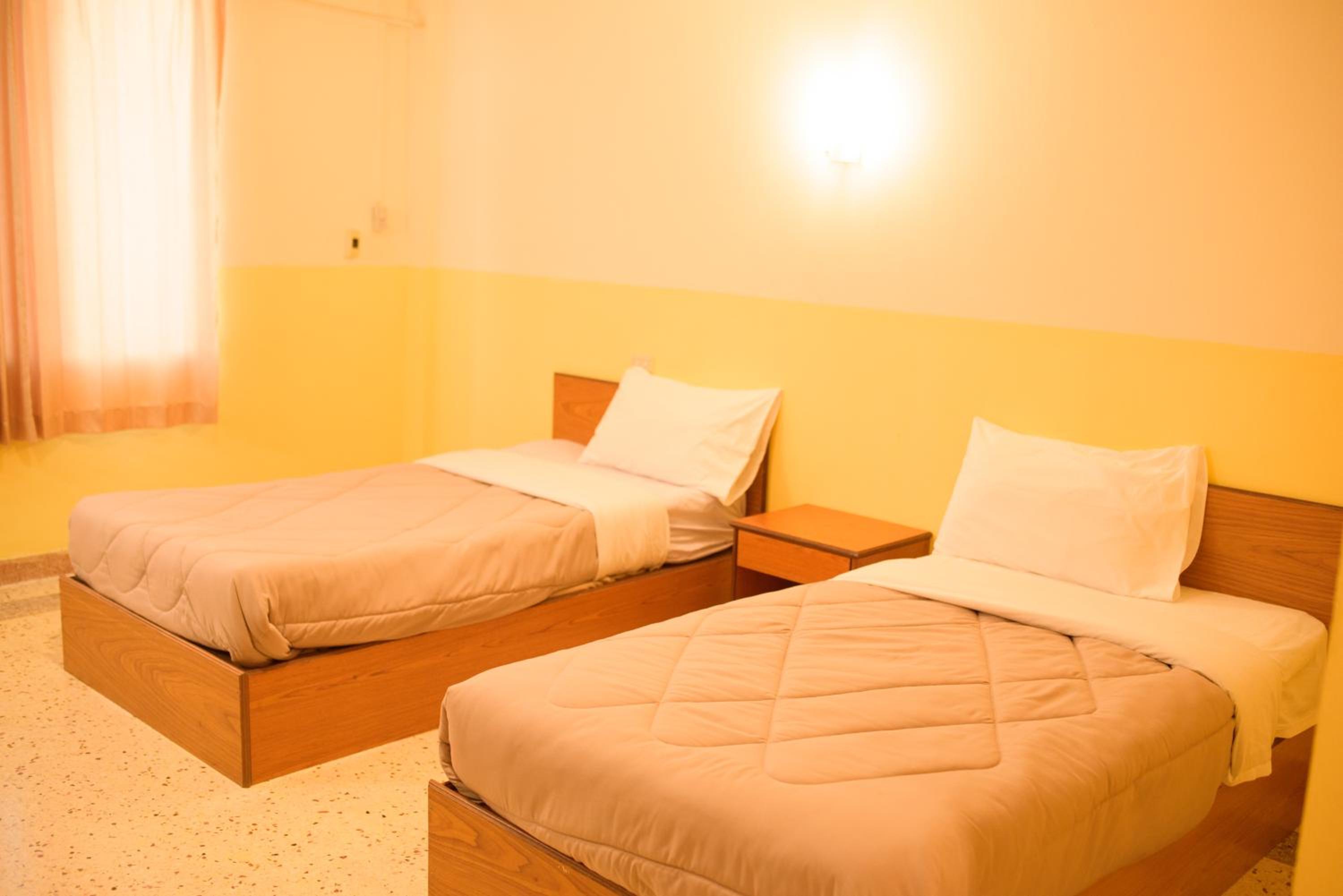 Standard Twin Room - Photo 11