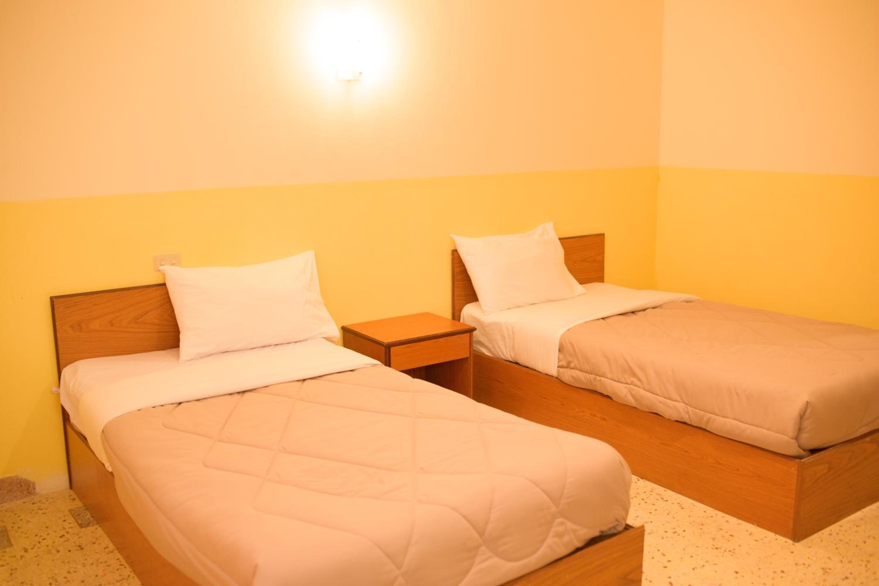 Standard Twin Room - Photo 10