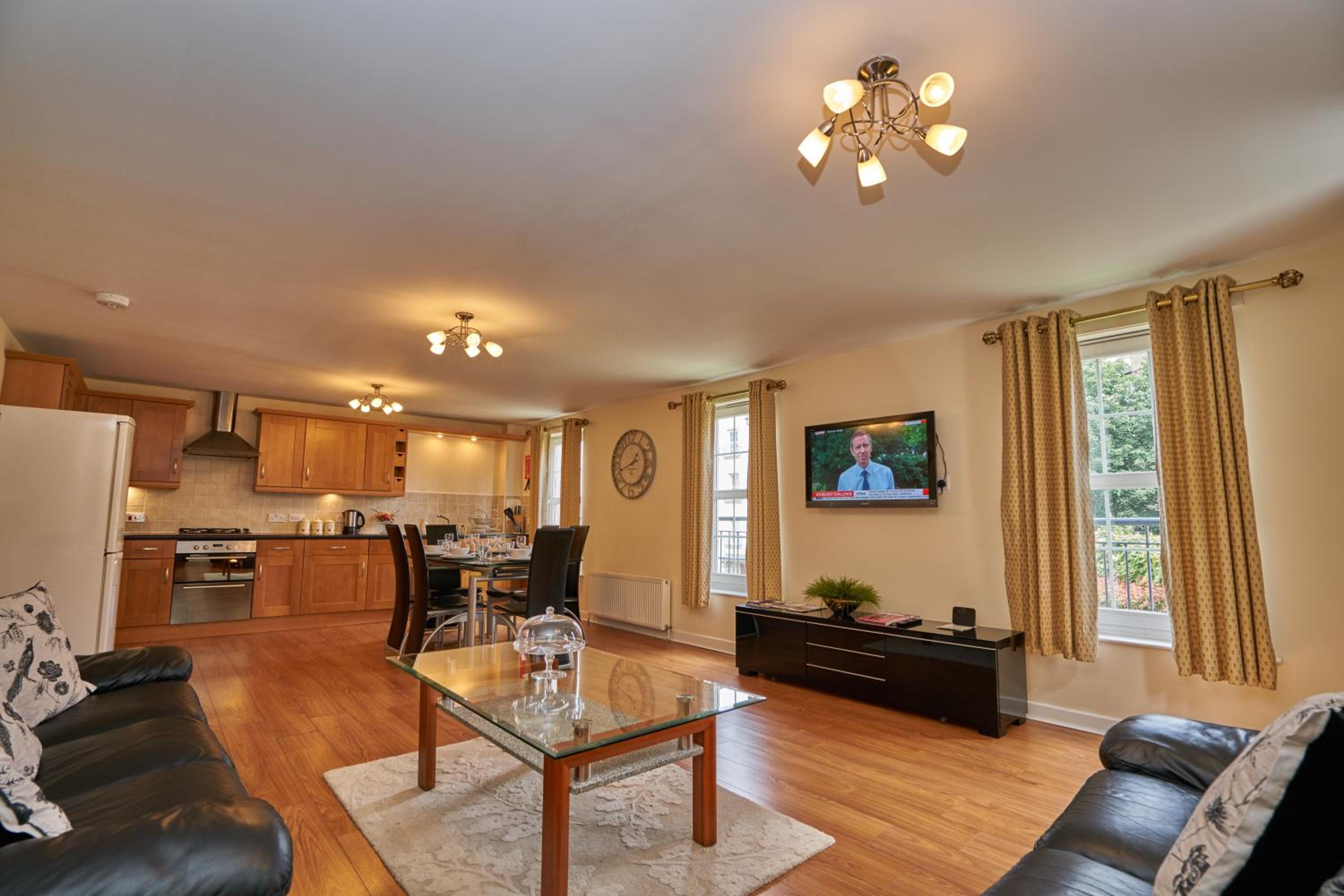 Three-Bedroom Apartment (6 People)