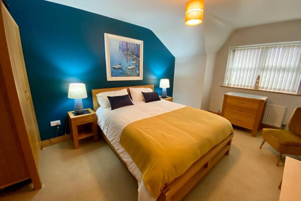 Three-Bedroom House photo 3