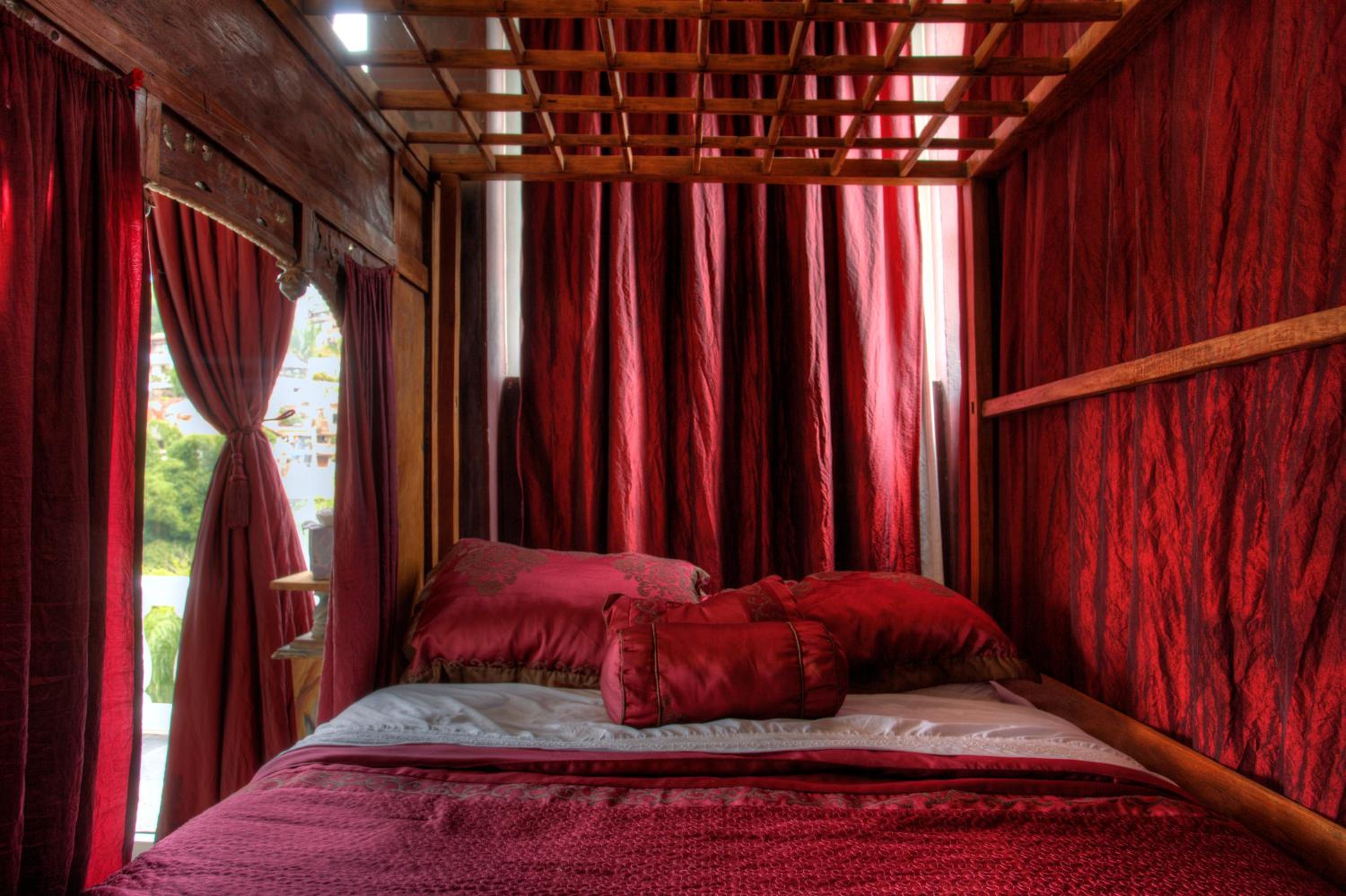 Scarlet Queen Room photo 2