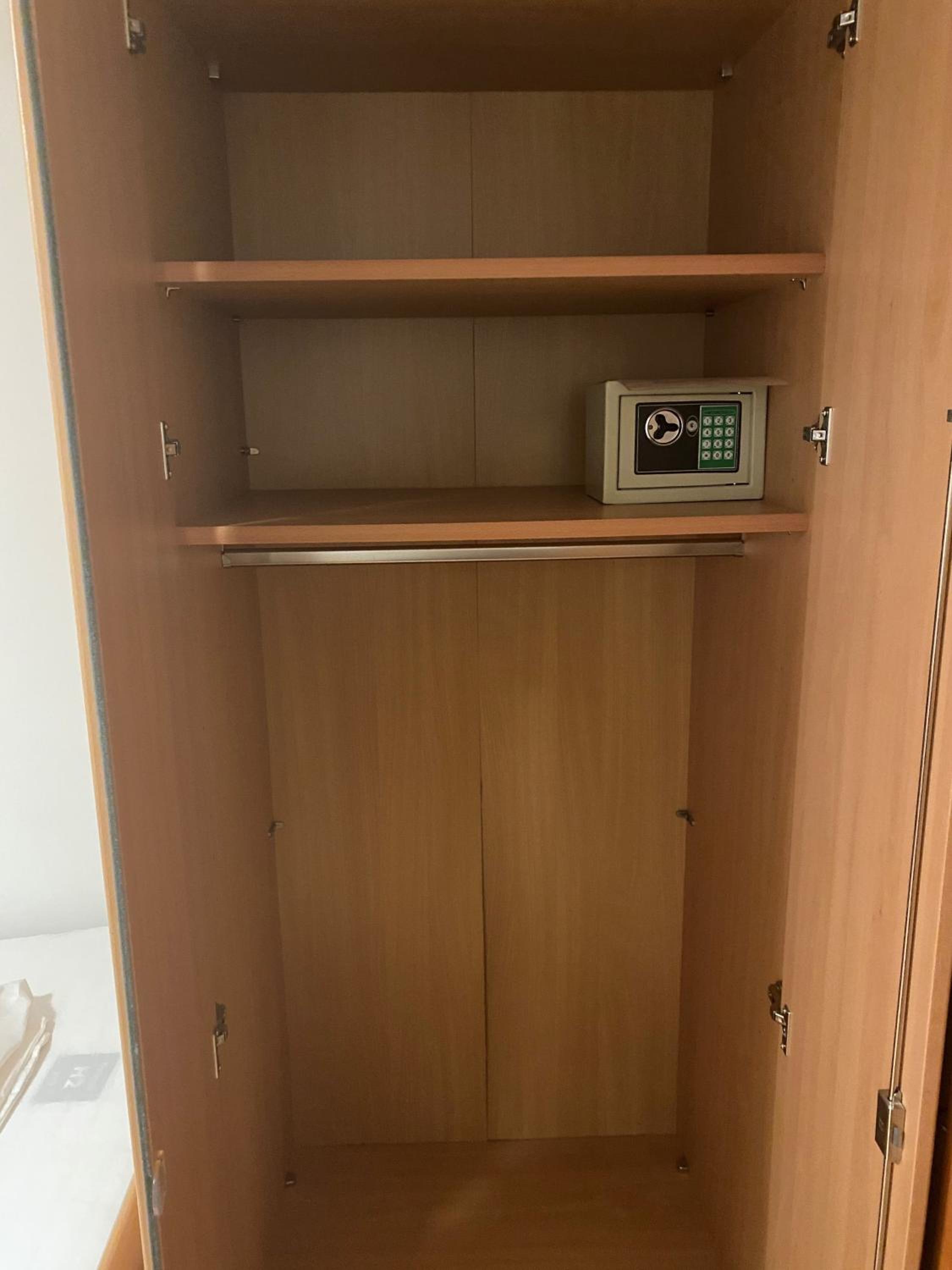 Single Room with Private Bathroom photo 3