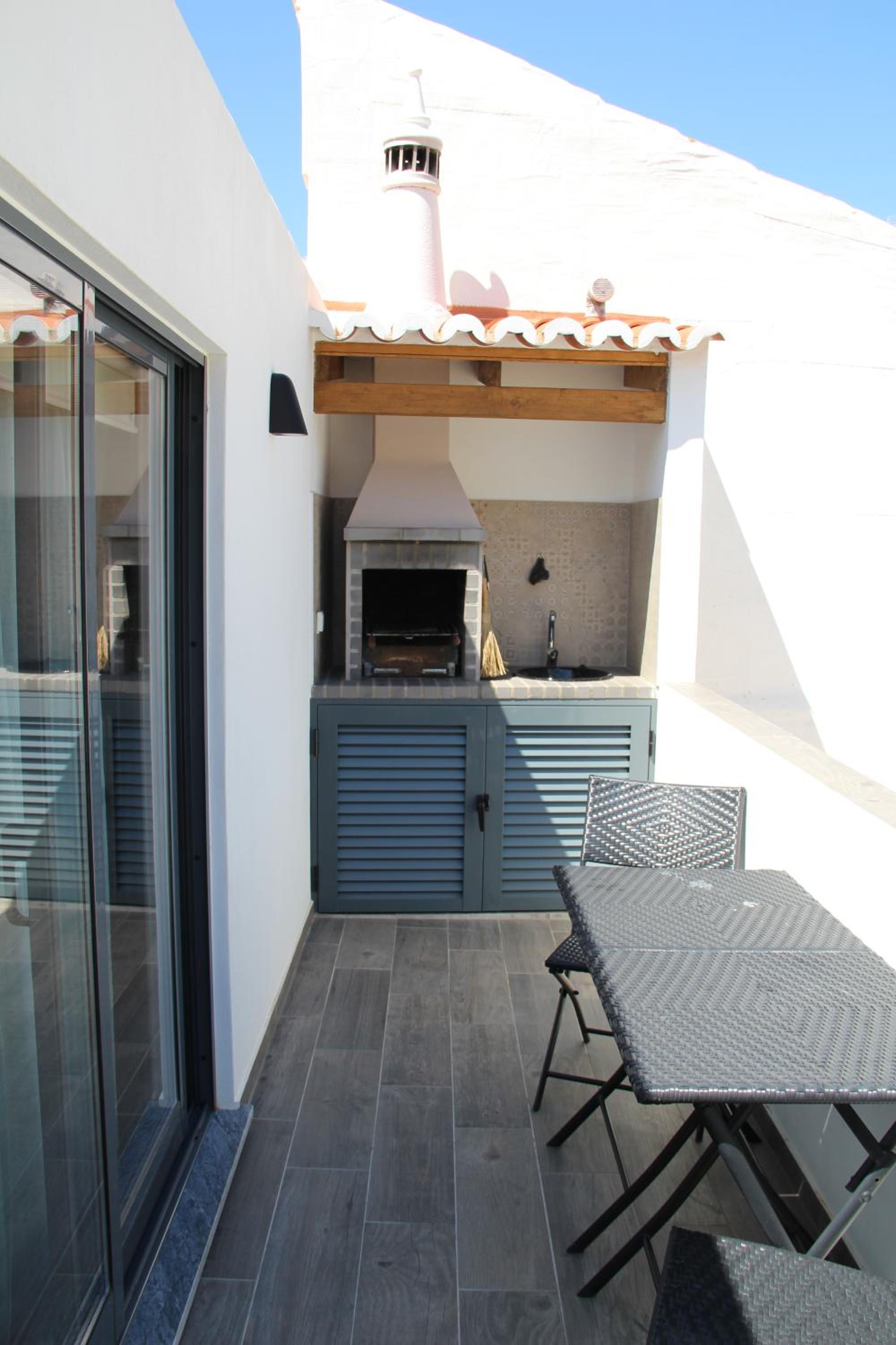 Apartment with Terrace - Photo 6