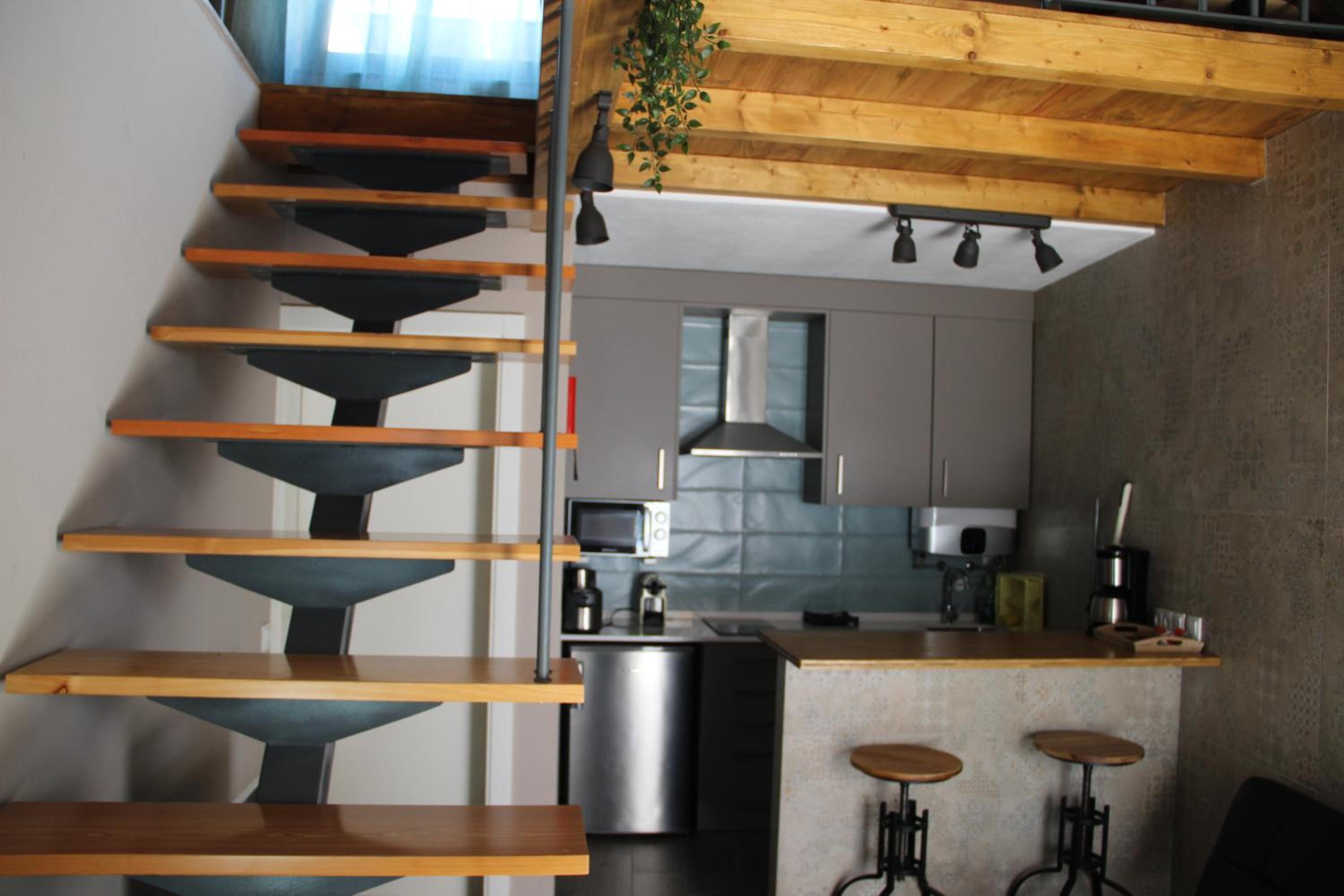 Apartment with Terrace - Photo 4