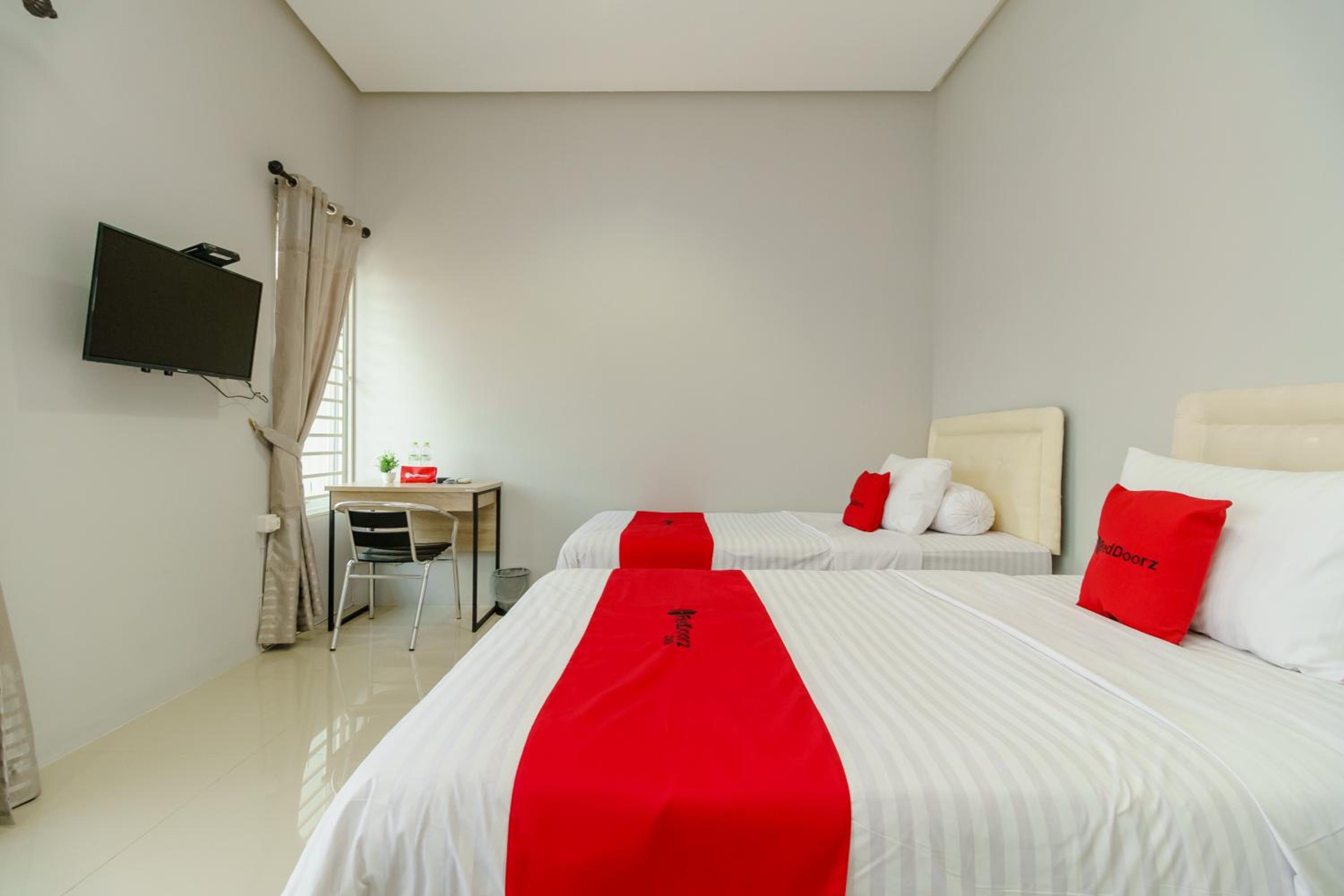 Deluxe Twin Room - Photo 6