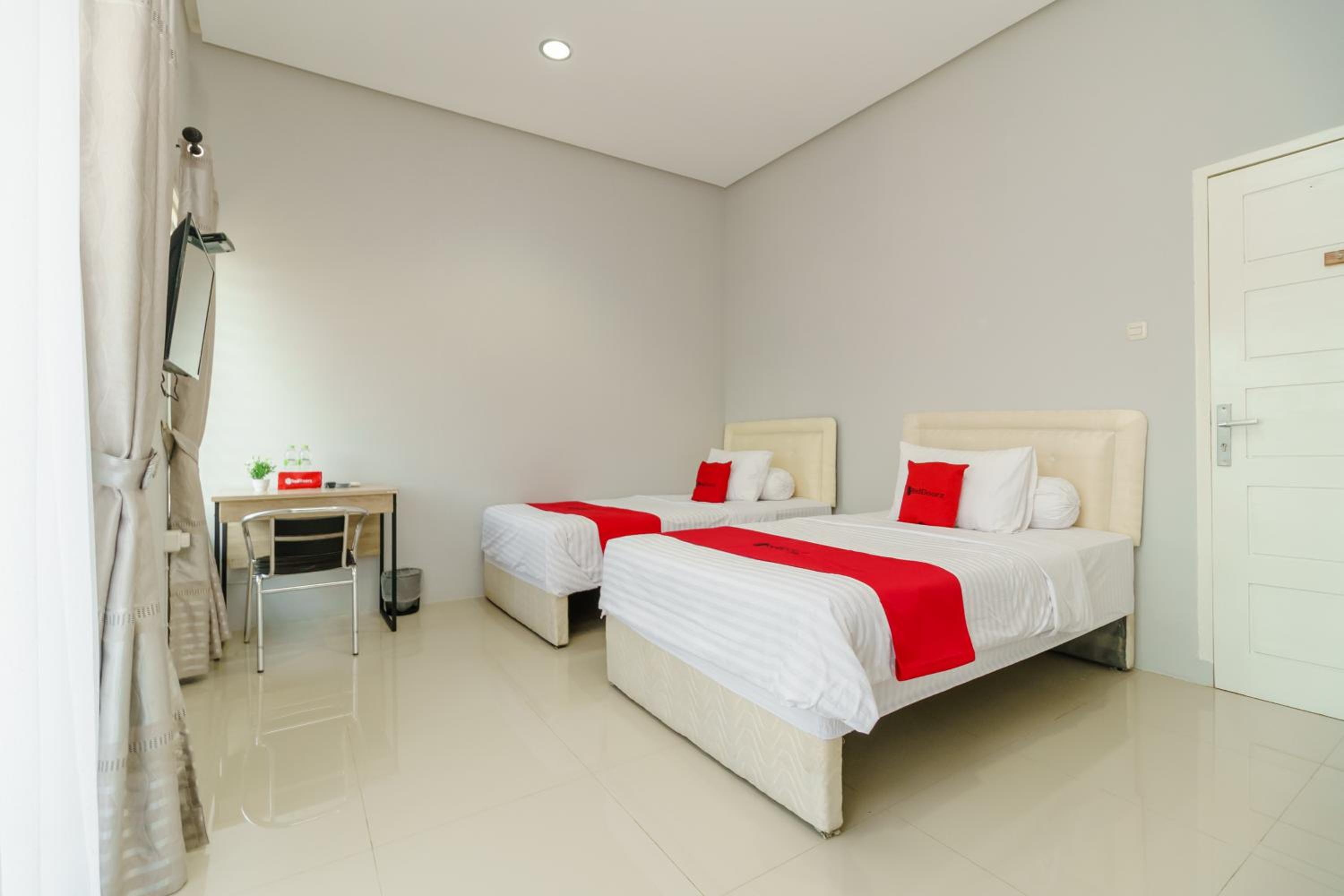 Deluxe Twin Room - Photo 8