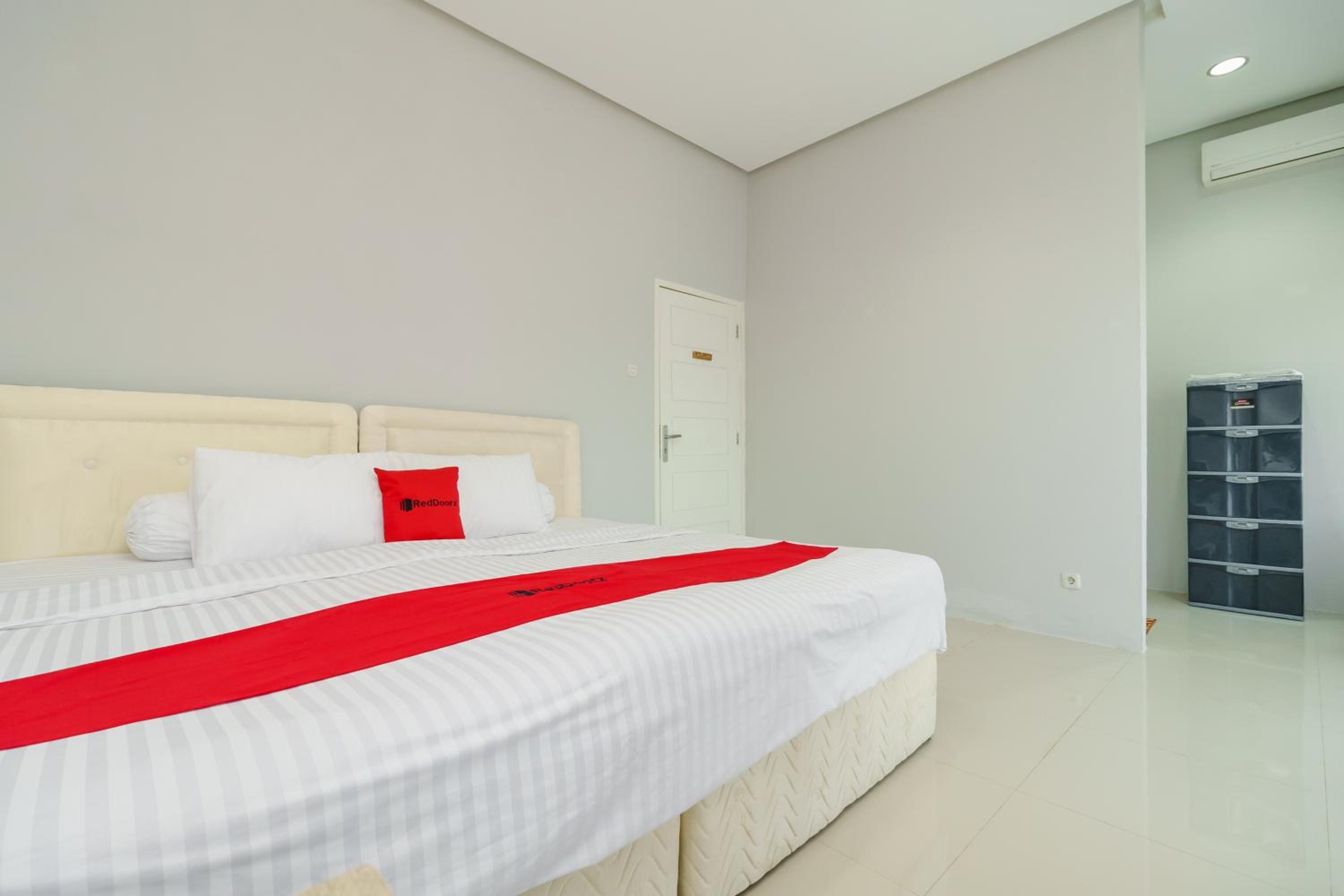 Deluxe Room - Photo 5