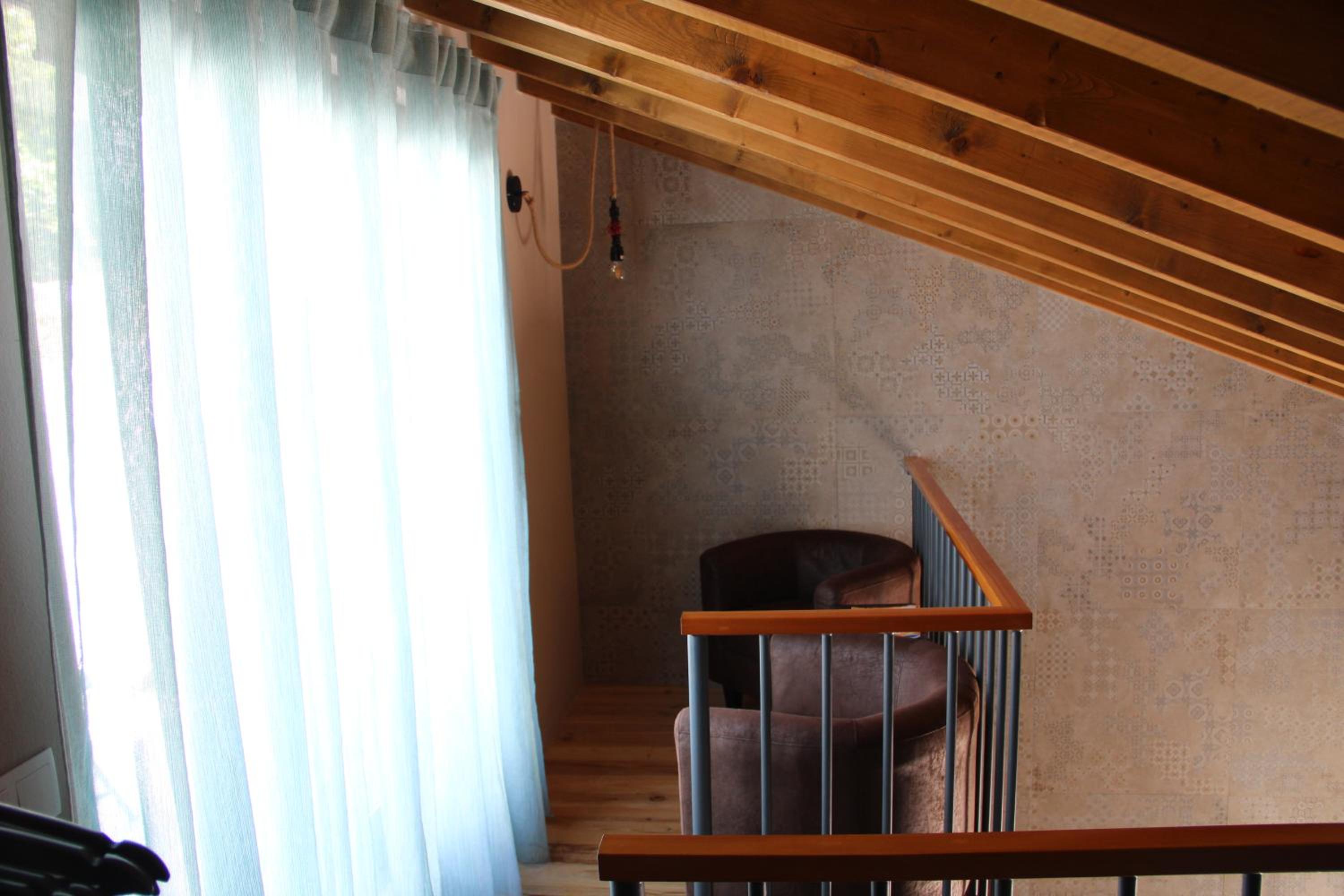 Apartment with Terrace - Photo 12